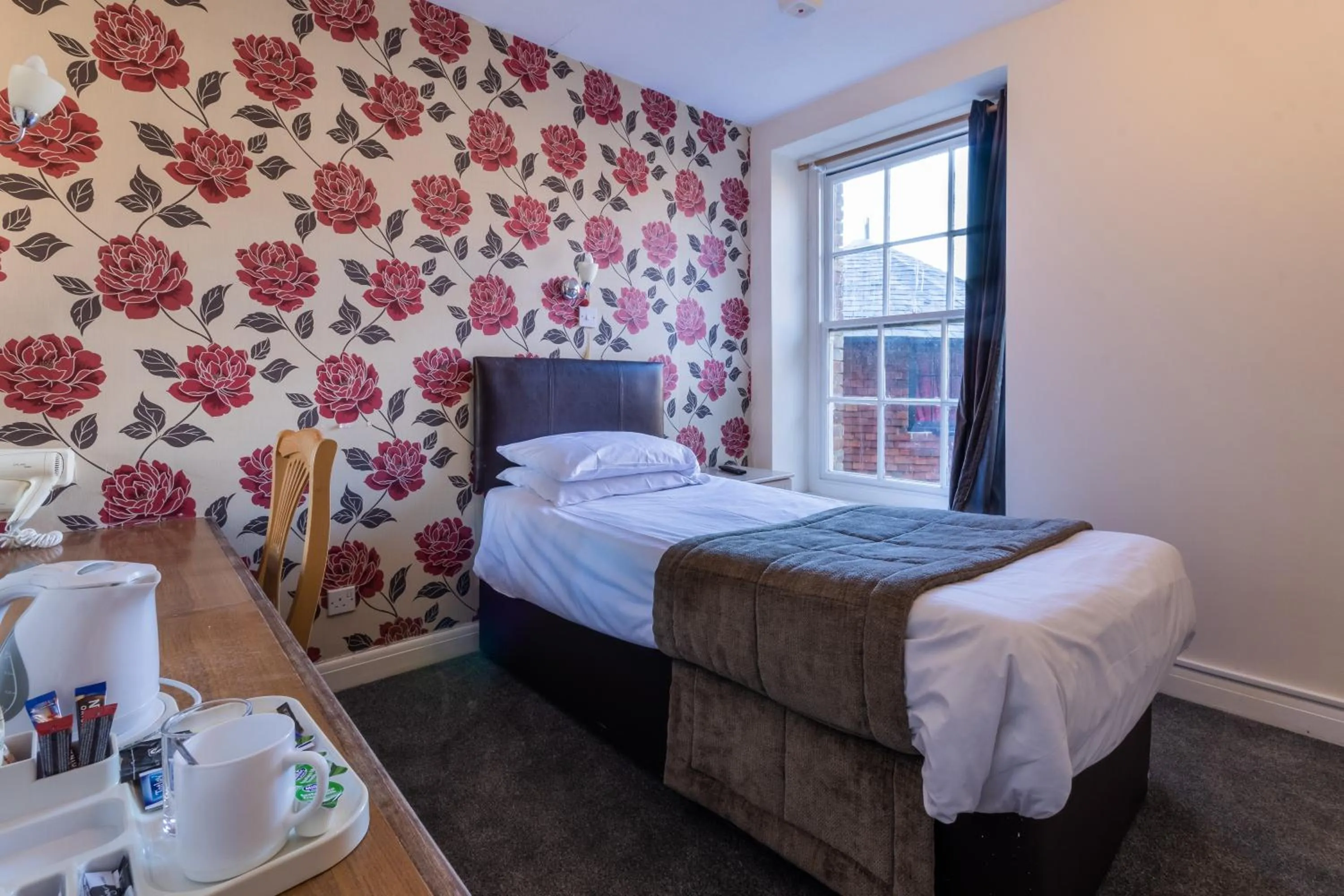 Bedroom, Bed in The George Hotel