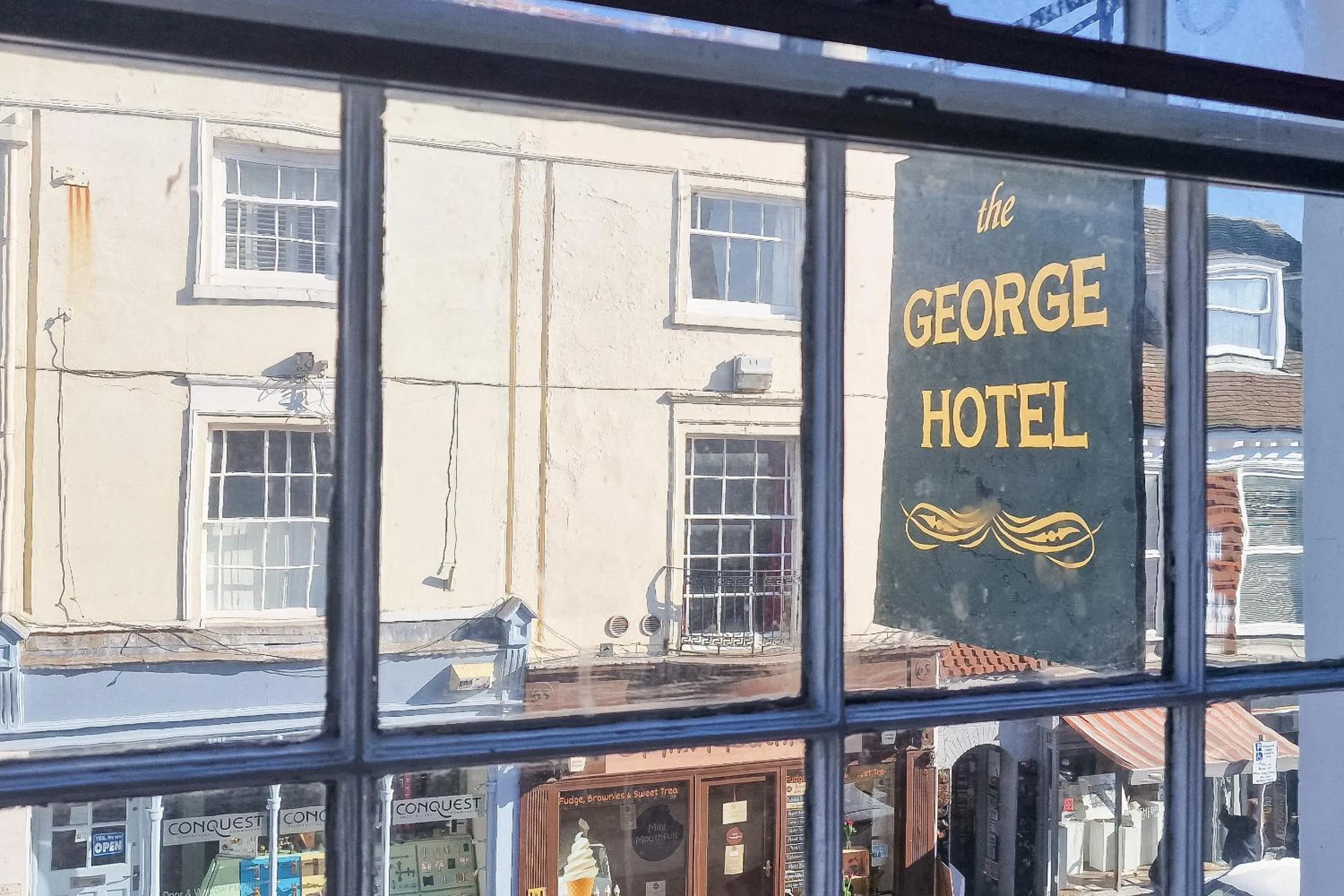 Logo/Certificate/Sign in The George Hotel