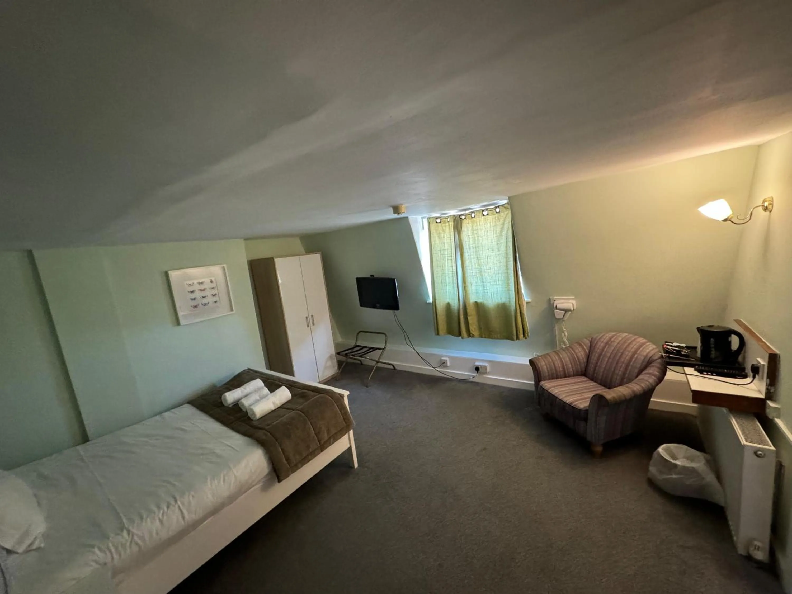 View (from property/room), Bed in The George Hotel