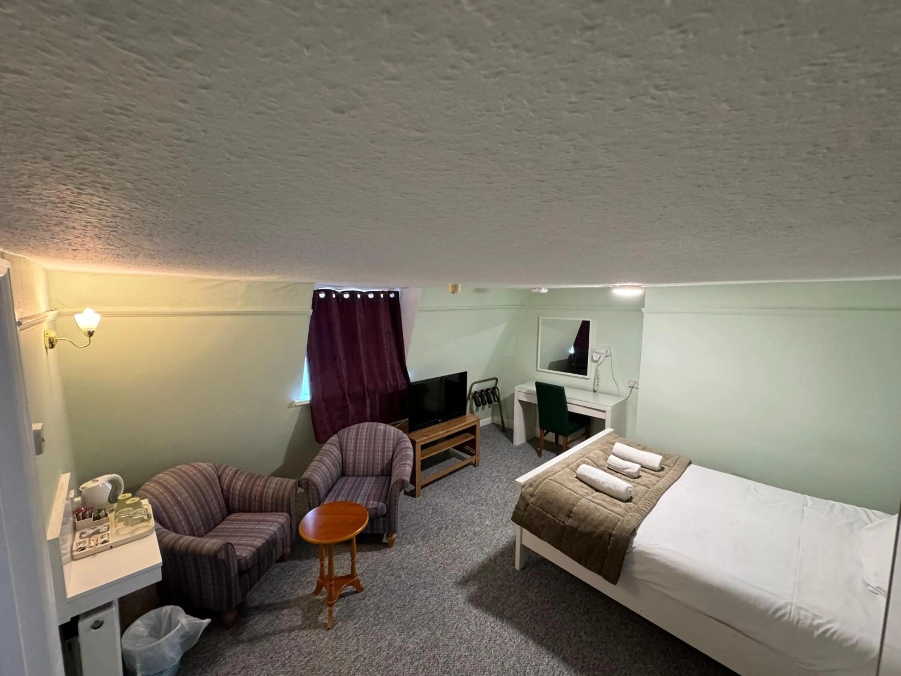 Bedroom, Bed in The George Hotel