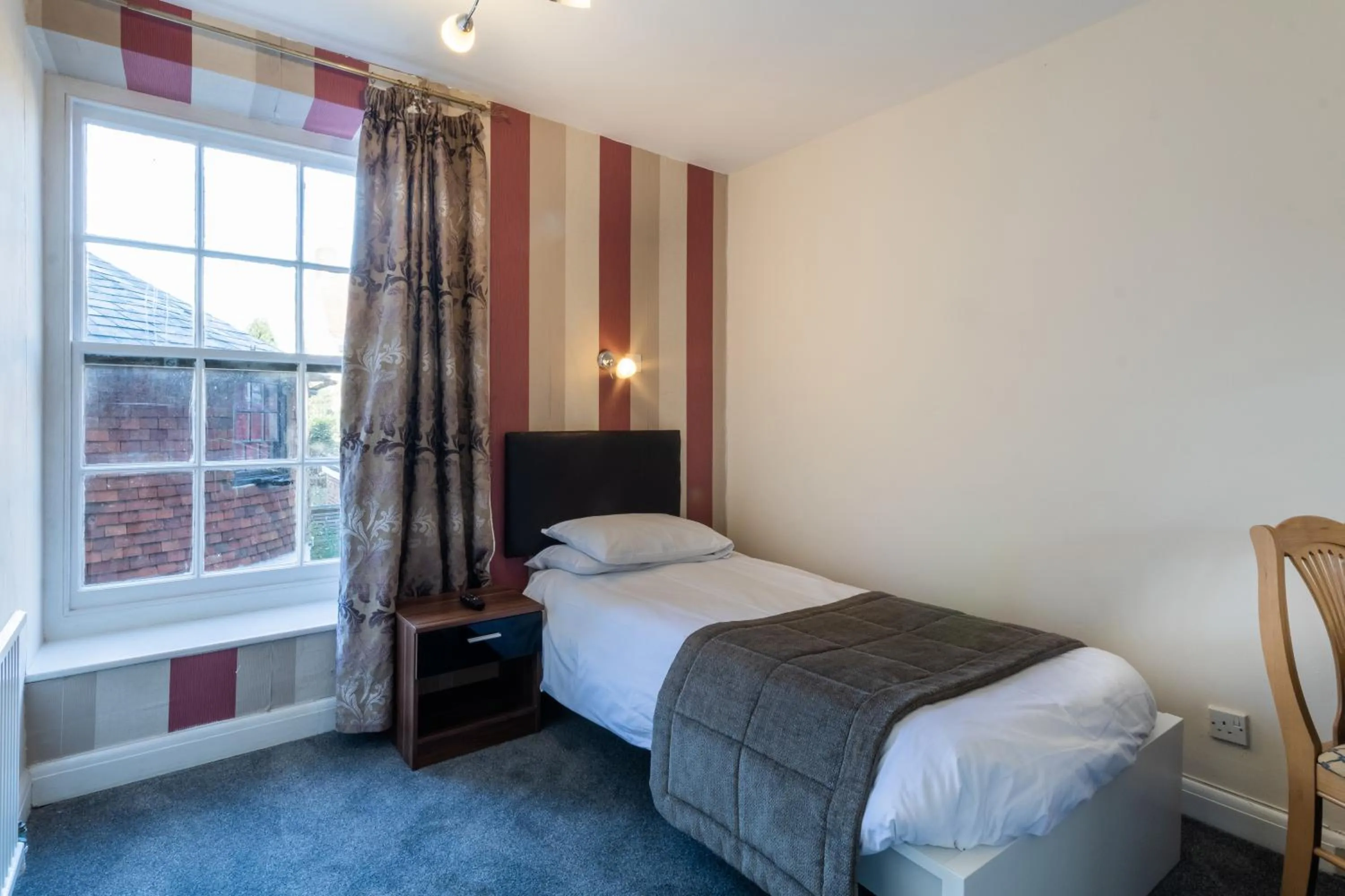 Bedroom, Bed in The George Hotel