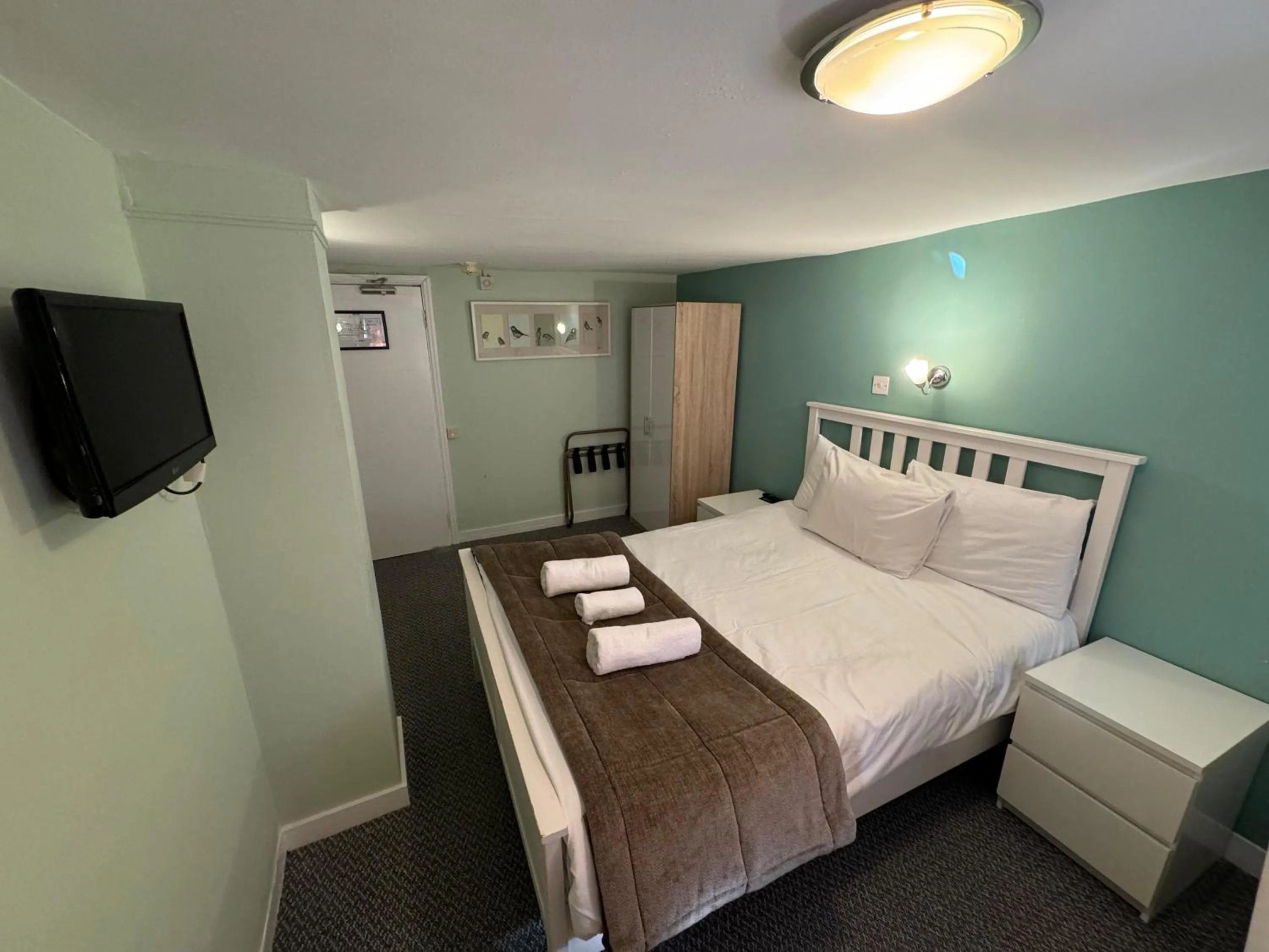 Bedroom, Bed in The George Hotel