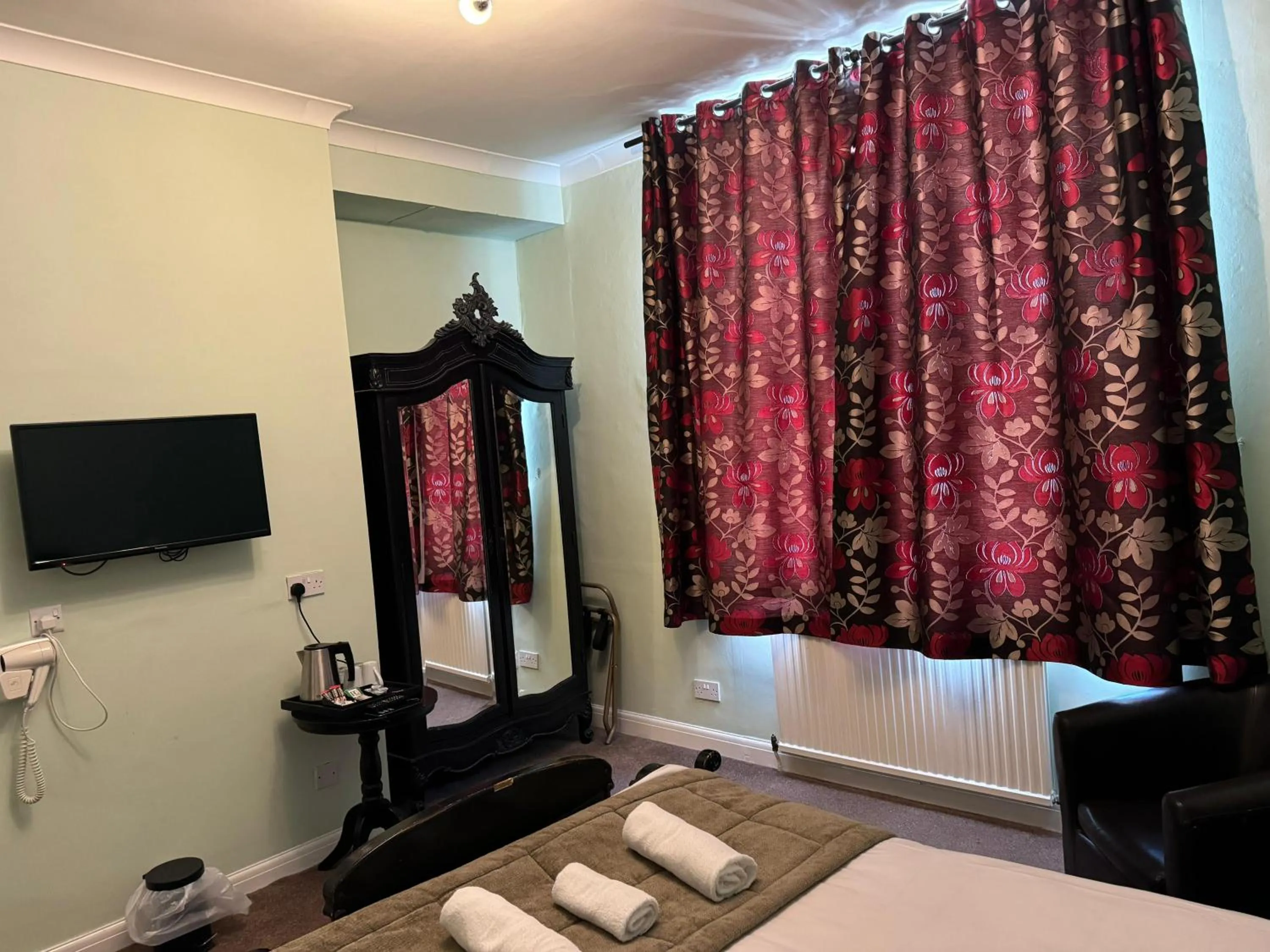 Bedroom, Bed in The George Hotel