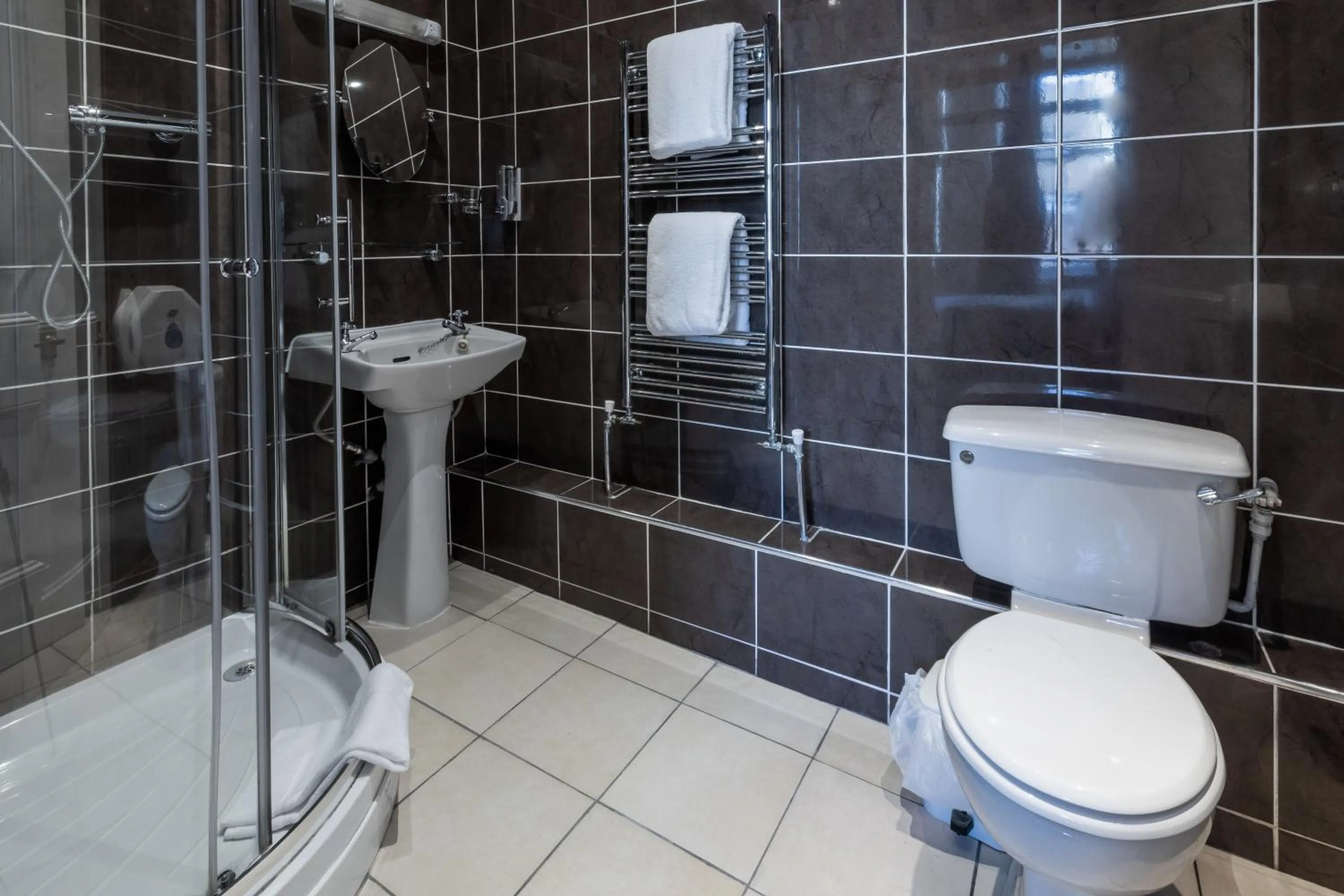 Toilet in The George Hotel