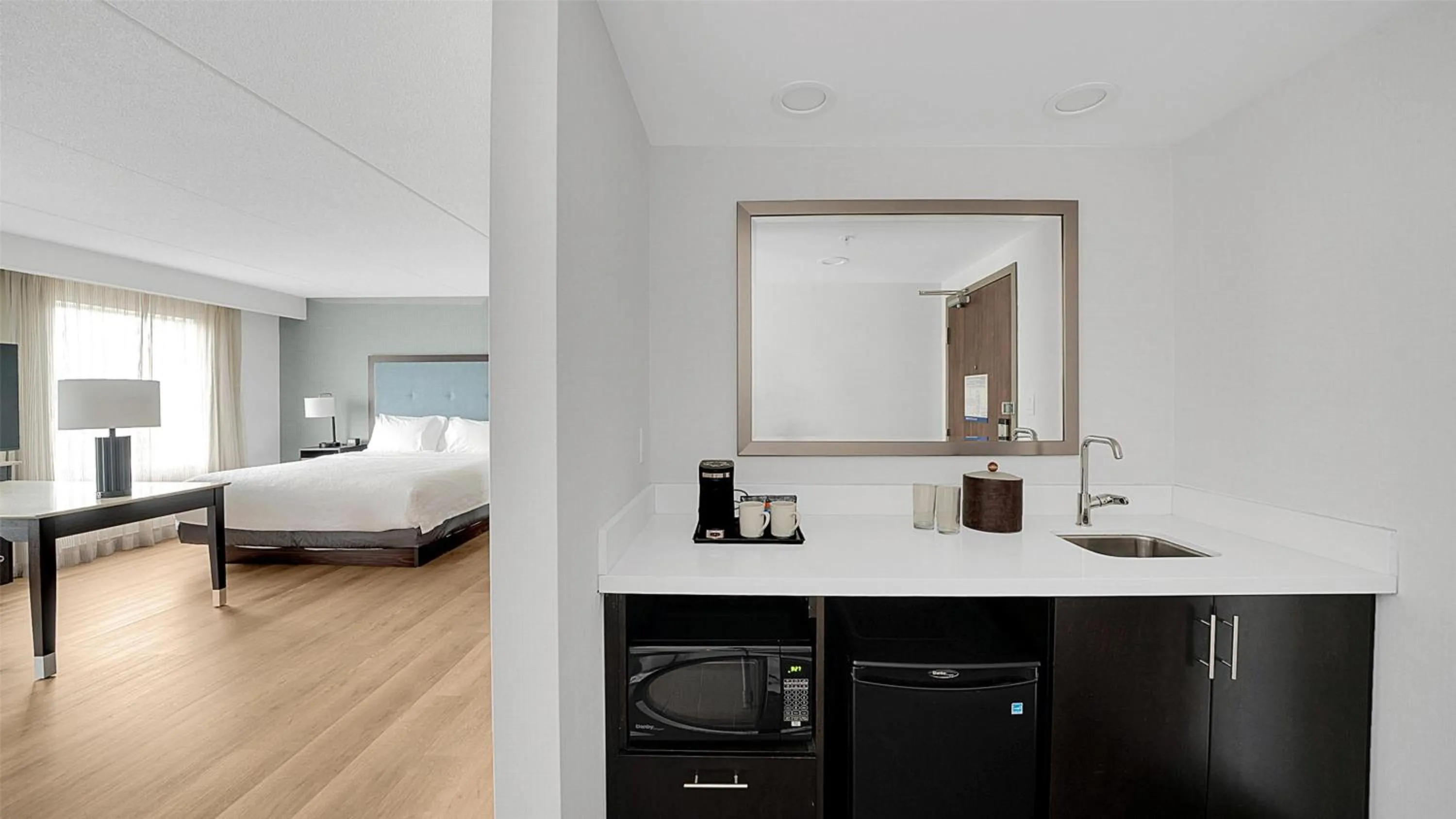 Other, Bed in Hampton Inn & Suites by Hilton Toronto Markham