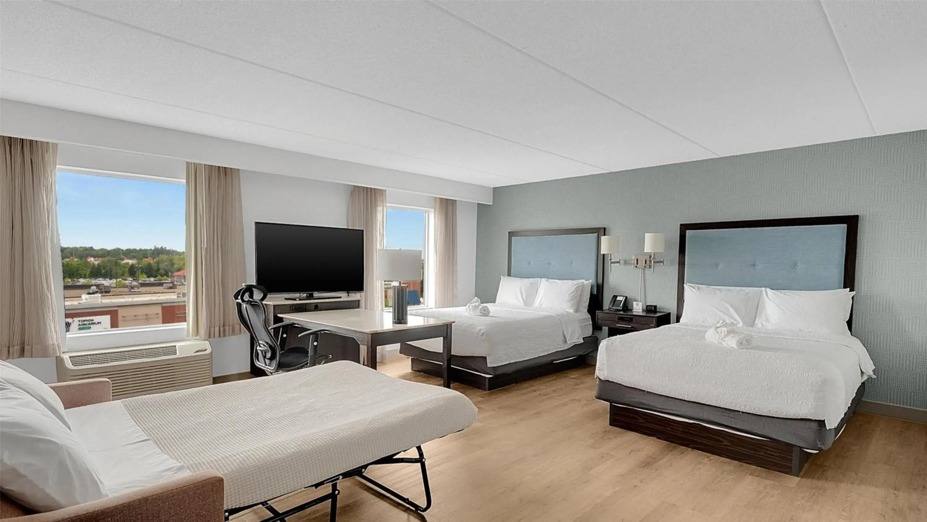 Bedroom, Bed in Hampton Inn & Suites by Hilton Toronto Markham Bedroom, Bed in Hampton Inn & Suites by Hilton Toronto Markham