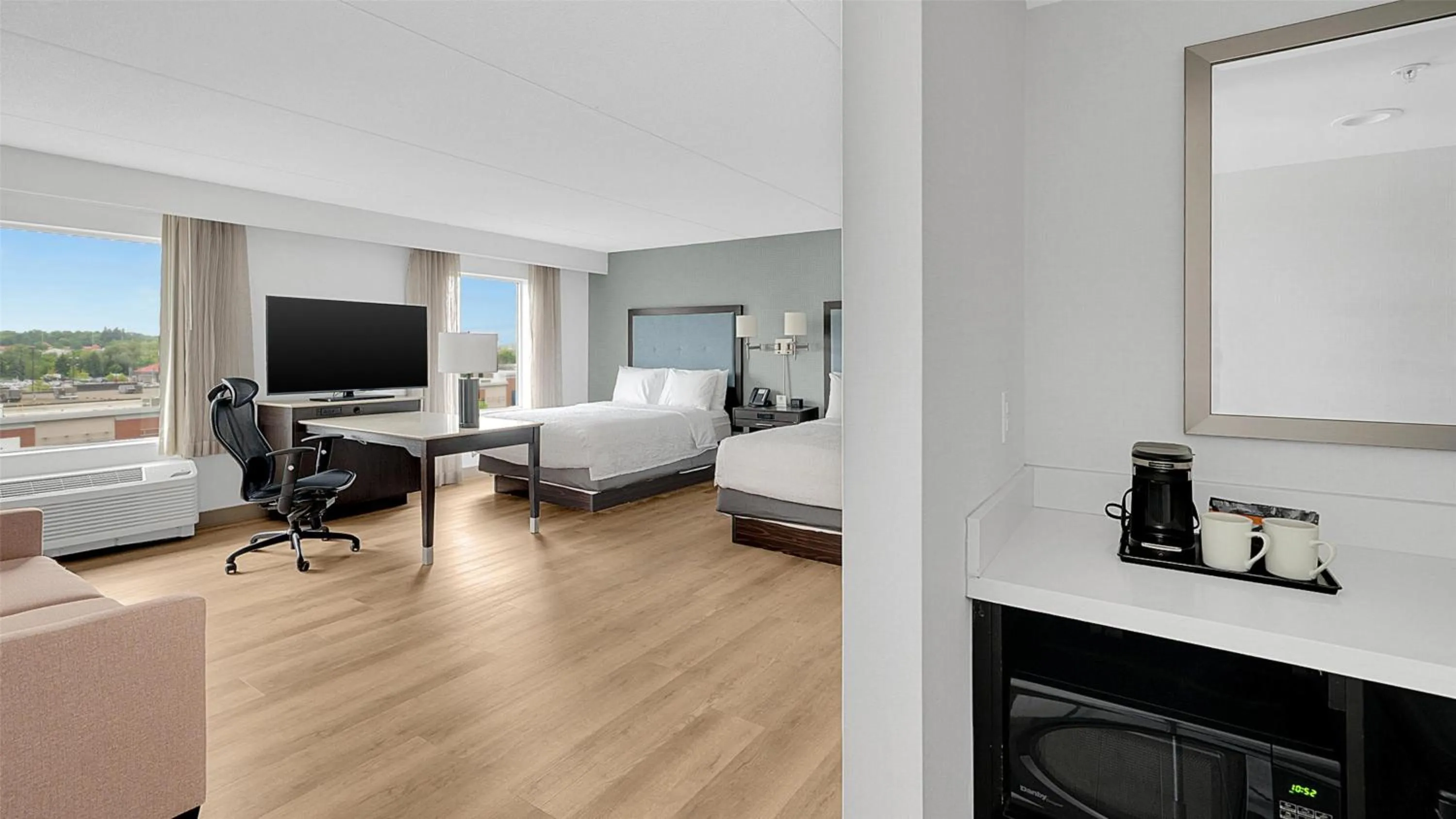 Bedroom, Bed in Hampton Inn & Suites by Hilton Toronto Markham