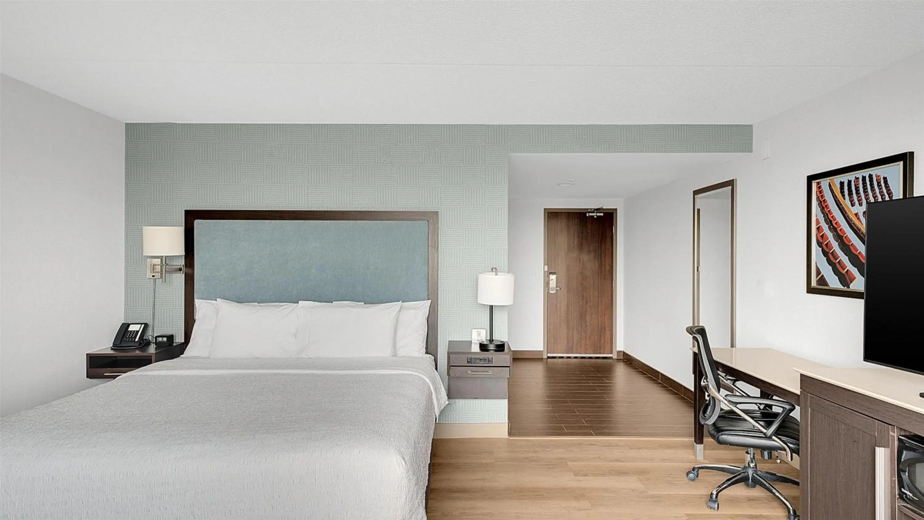 Bed in Hampton Inn & Suites by Hilton Toronto Markham