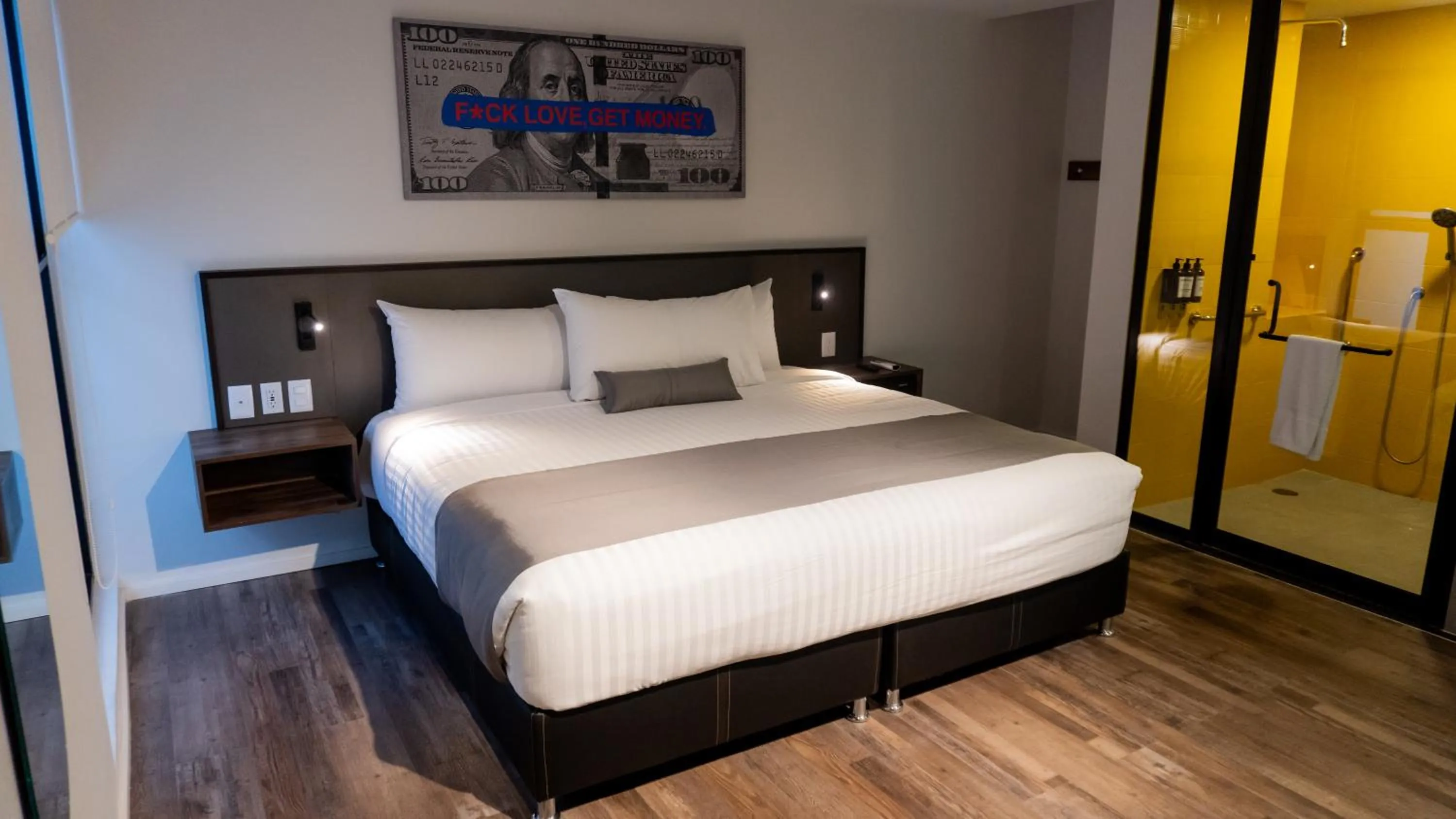 Photo of the whole room, Bed in ALT URBANA