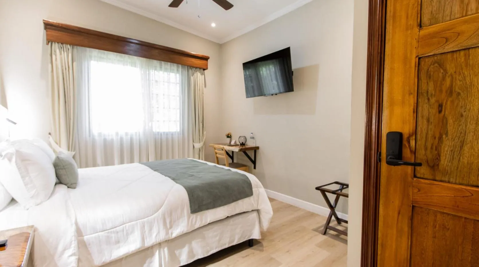 Photo of the whole room, Bed in Hotel Boutique Los Abetos