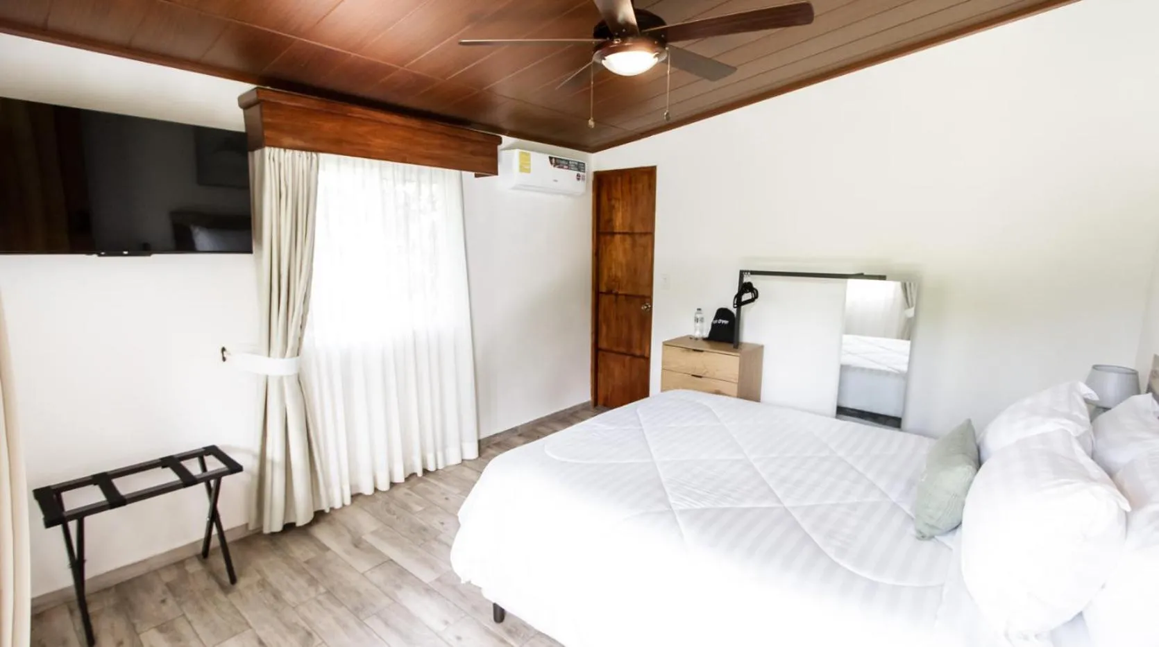 Photo of the whole room, Bed in Hotel Boutique Los Abetos