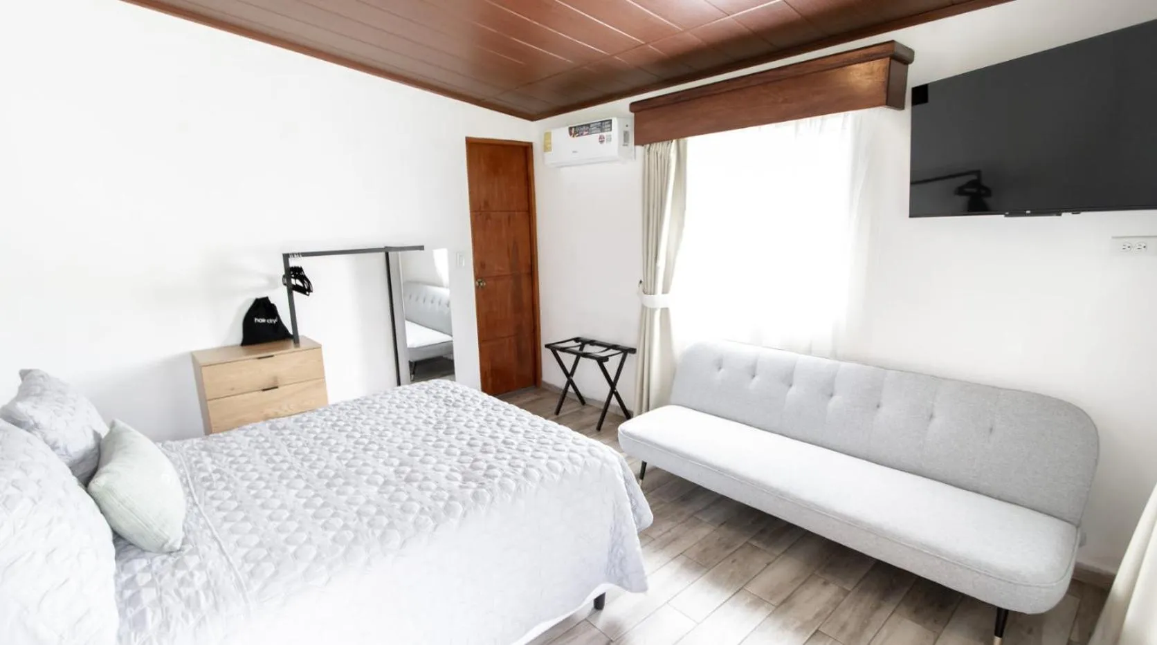 Photo of the whole room, Bed in Hotel Boutique Los Abetos