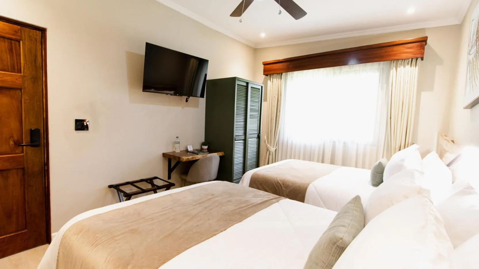 Photo of the whole room, Bed in Hotel Boutique Los Abetos
