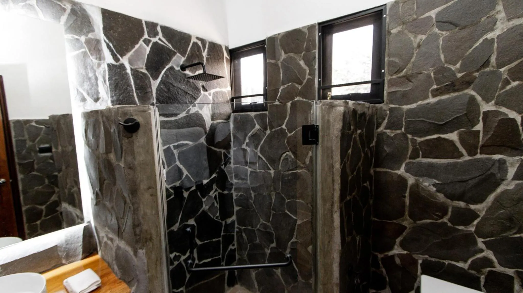 Shower in Hotel Boutique Los Abetos