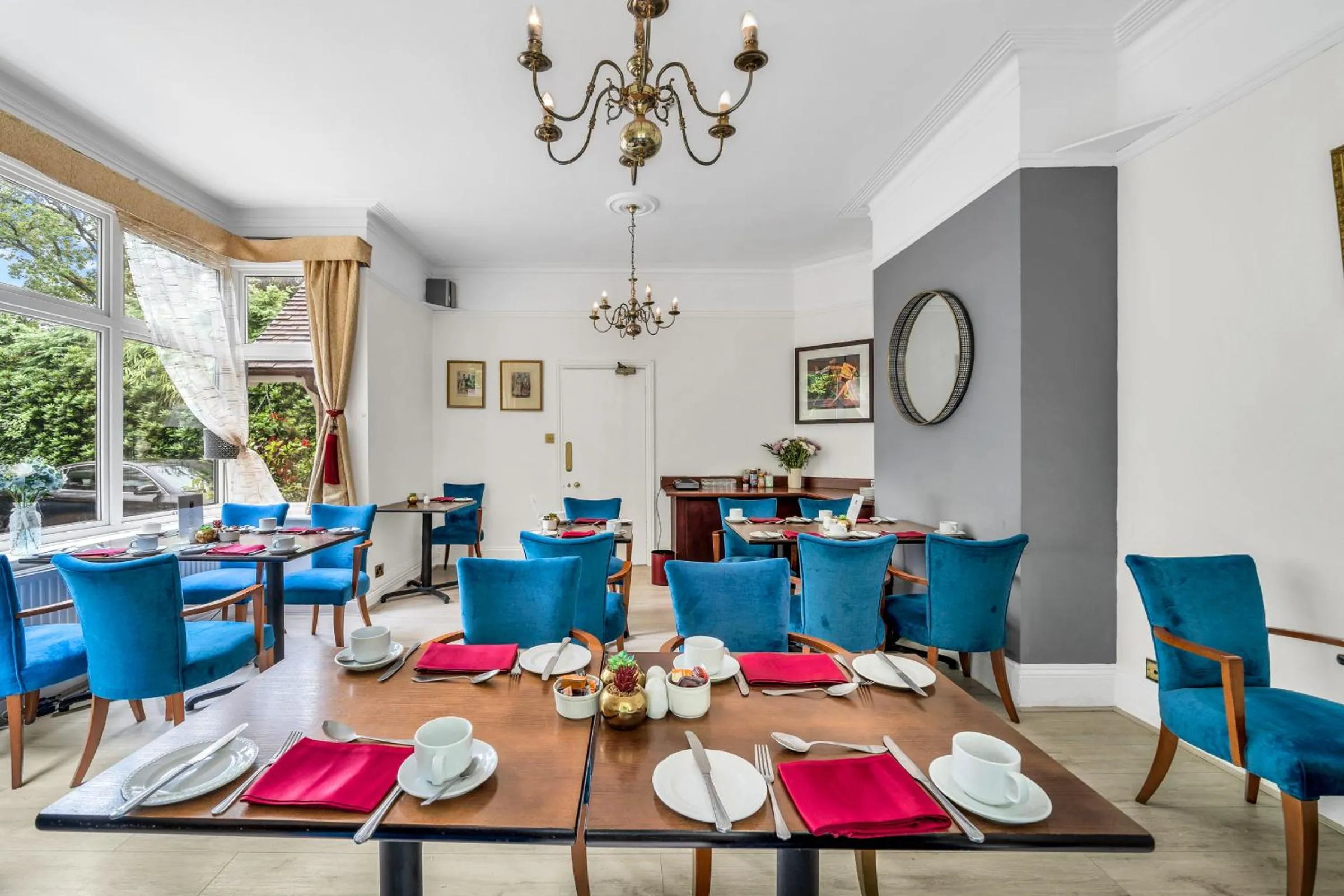 Restaurant/places to eat in Dial House Hotel