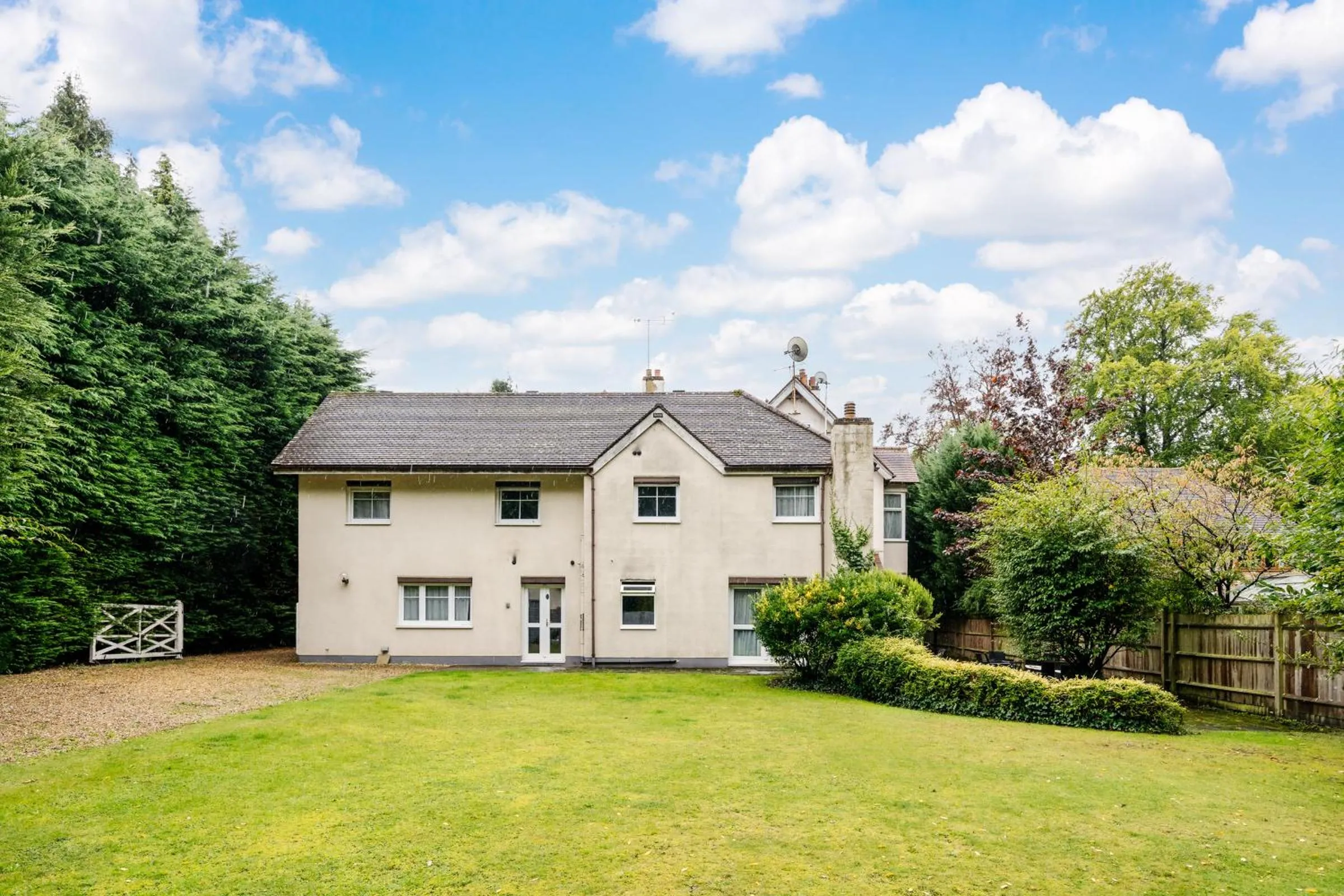 Garden view in Dial House Hotel