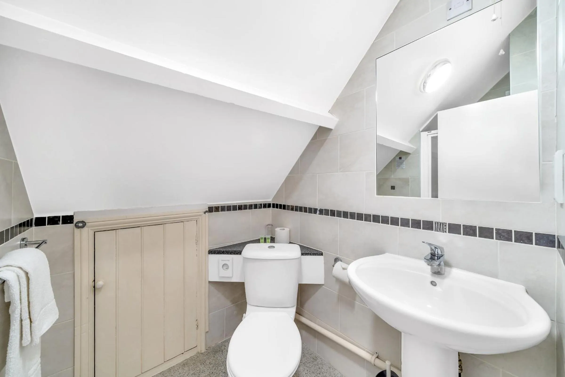 Bathroom in Dial House Hotel