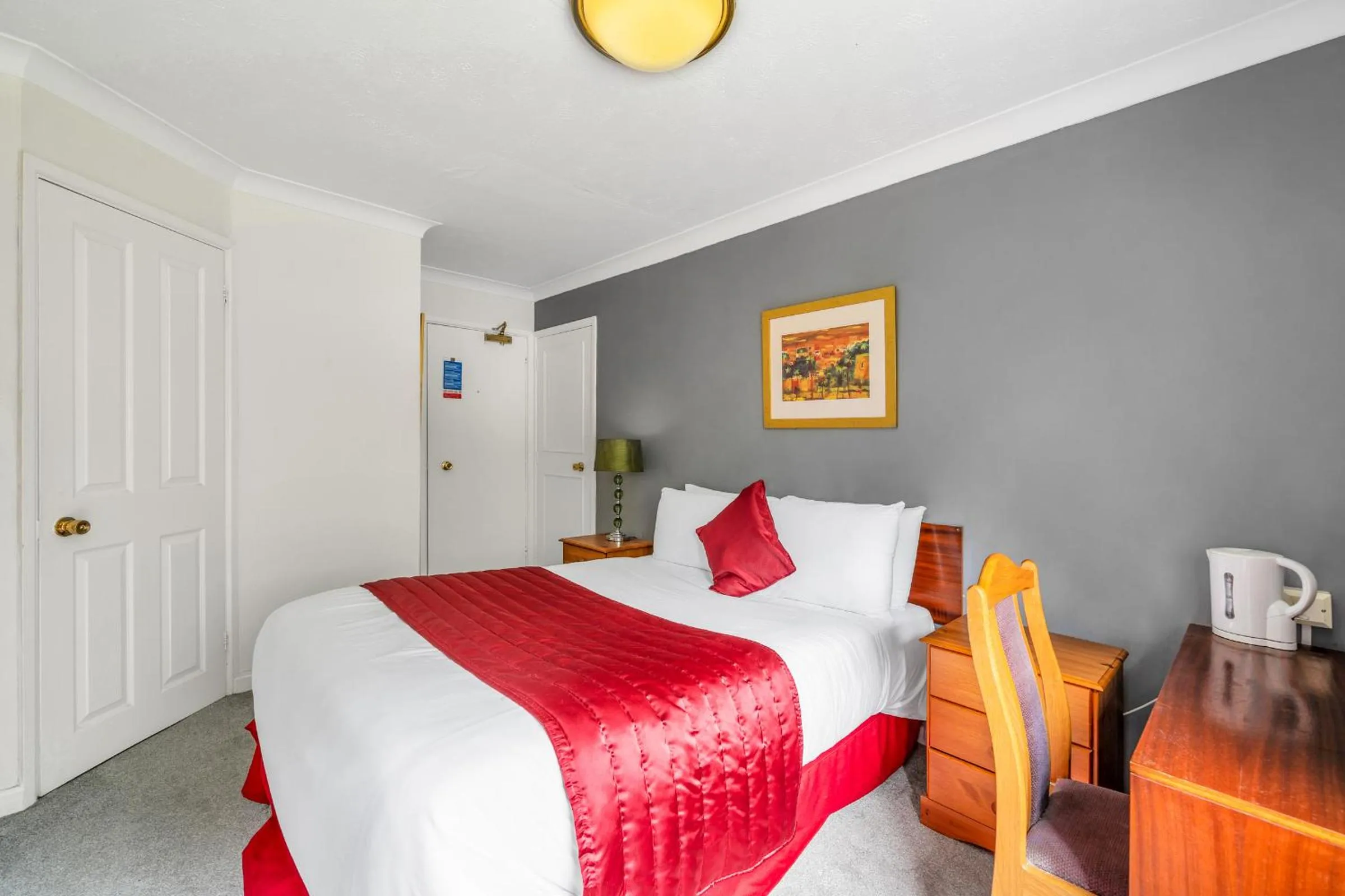 Bed in Dial House Hotel