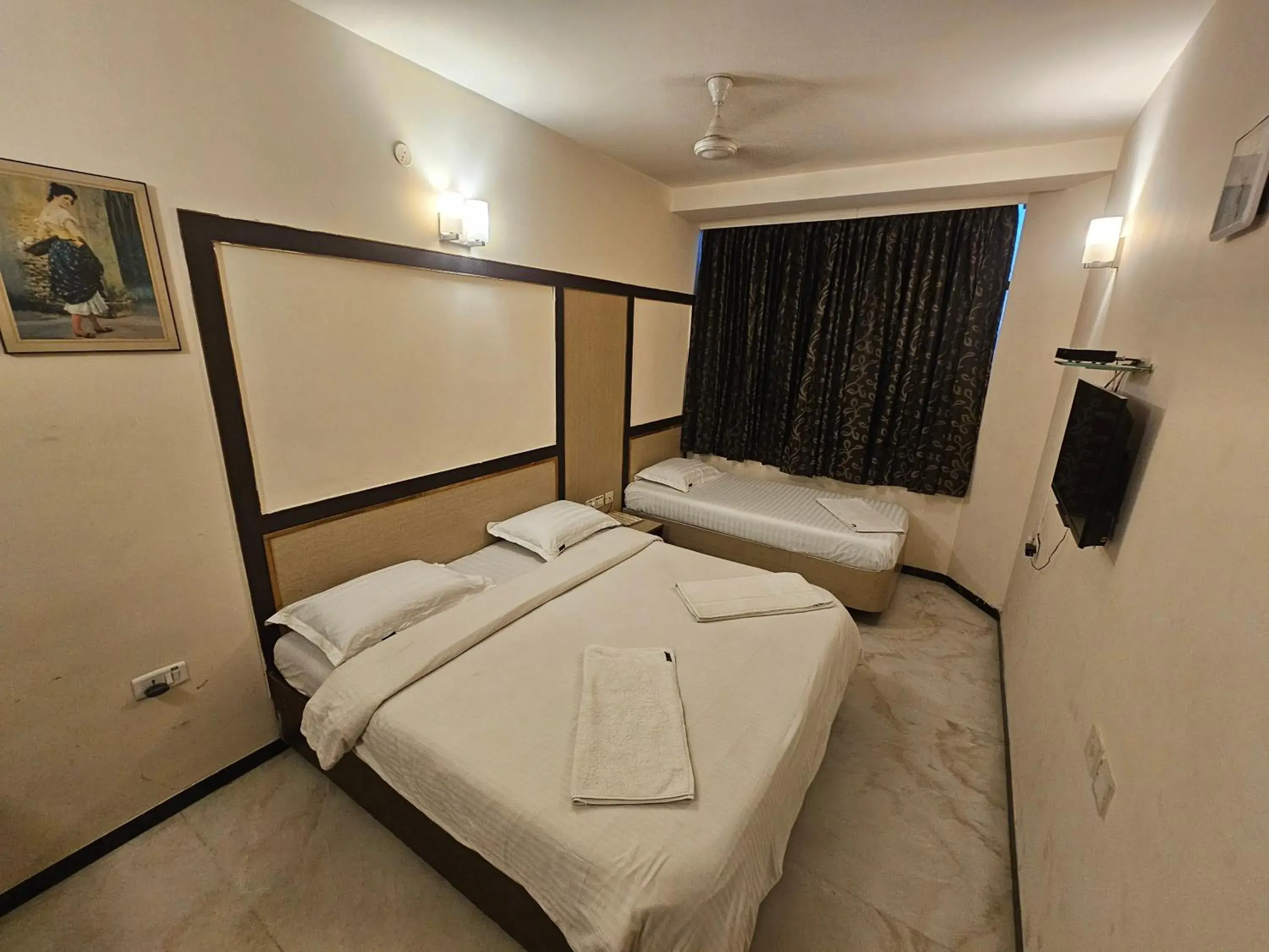 Bed in HOTEL MERILIN Bed in HOTEL MERILIN