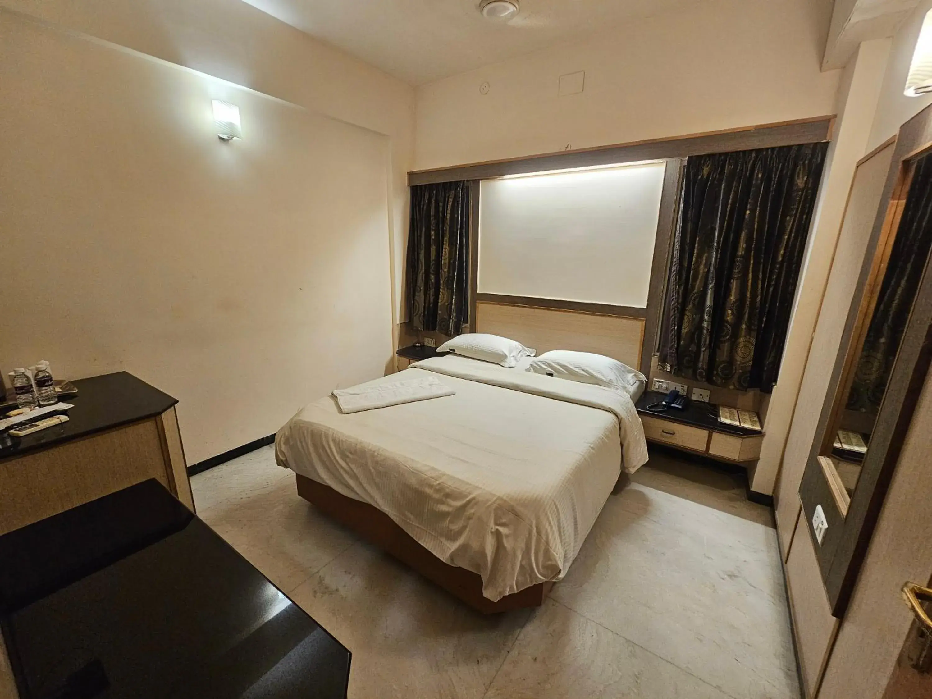 Bed in HOTEL MERILIN Bed in HOTEL MERILIN