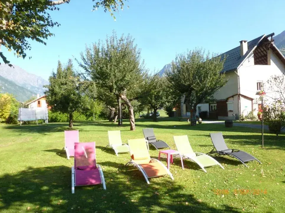 Standard Twin Room with Shared Bathroom in La Marmotte De La Meije Standard Twin Room with Shared Bathroom in La Marmotte De La Meije