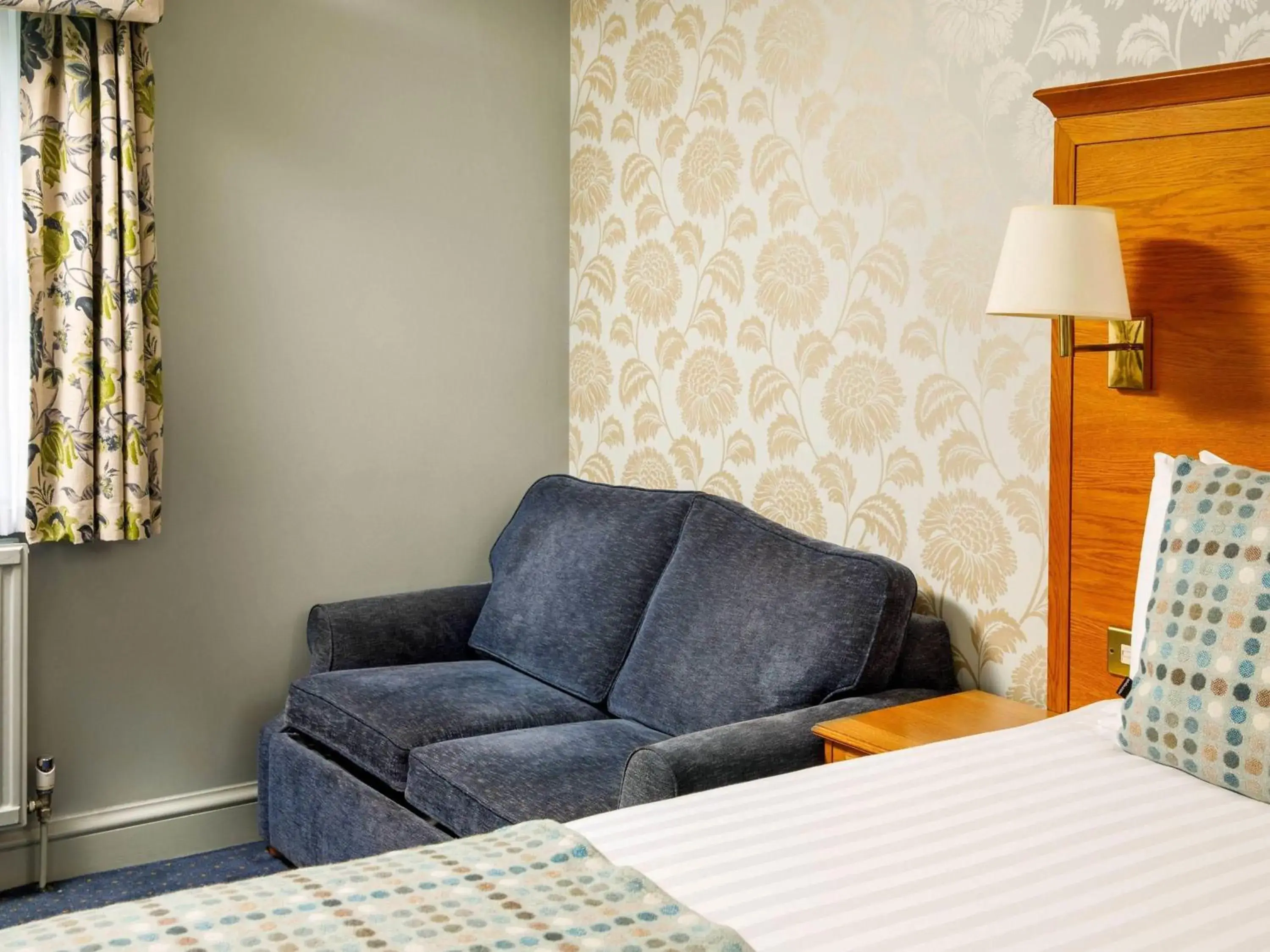 Bedroom, Bed in Mercure Bristol North The Grange Hotel Bedroom, Bed in Mercure Bristol North The Grange Hotel