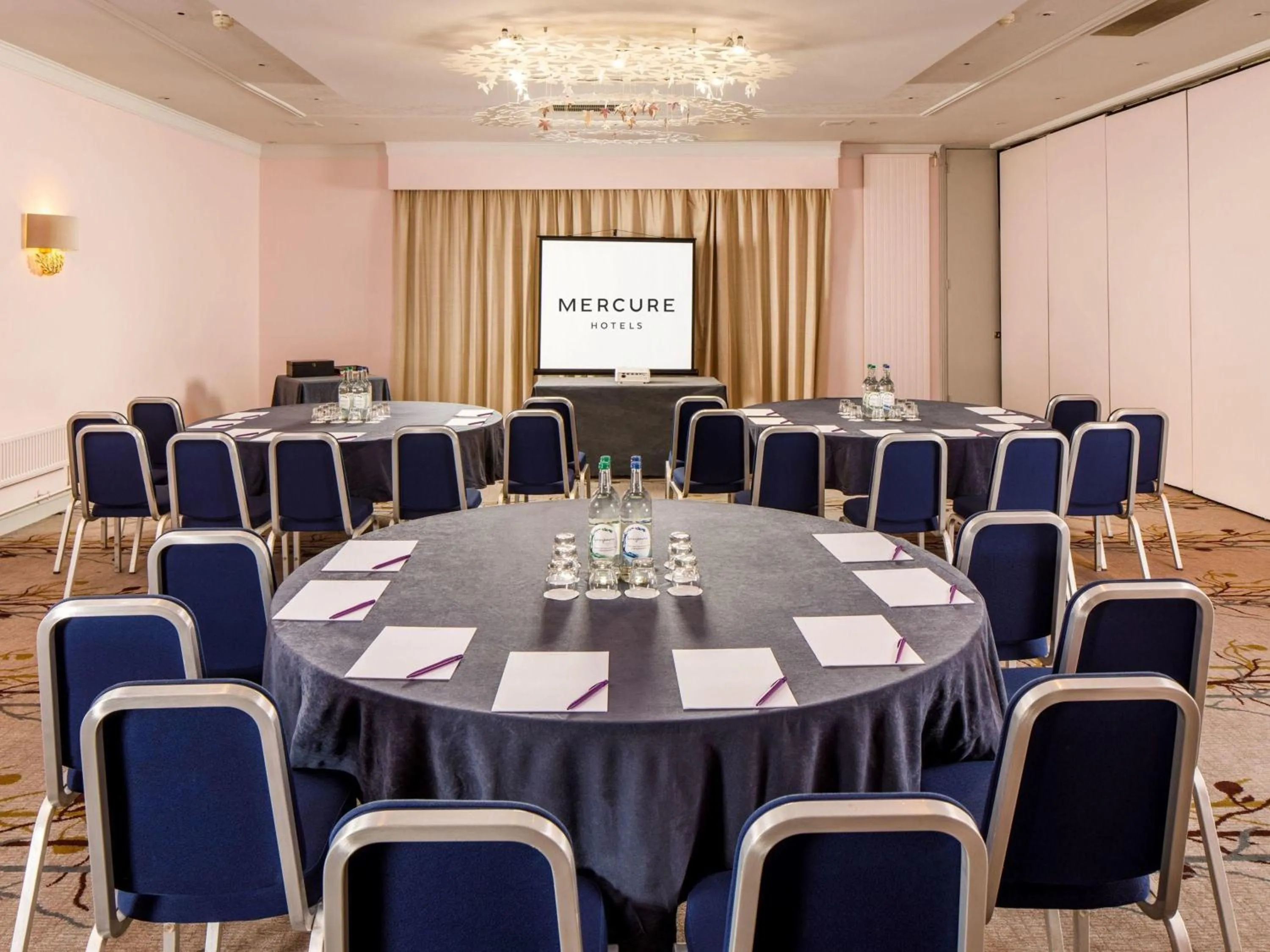 Meeting/conference room in Mercure Bristol North The Grange Hotel