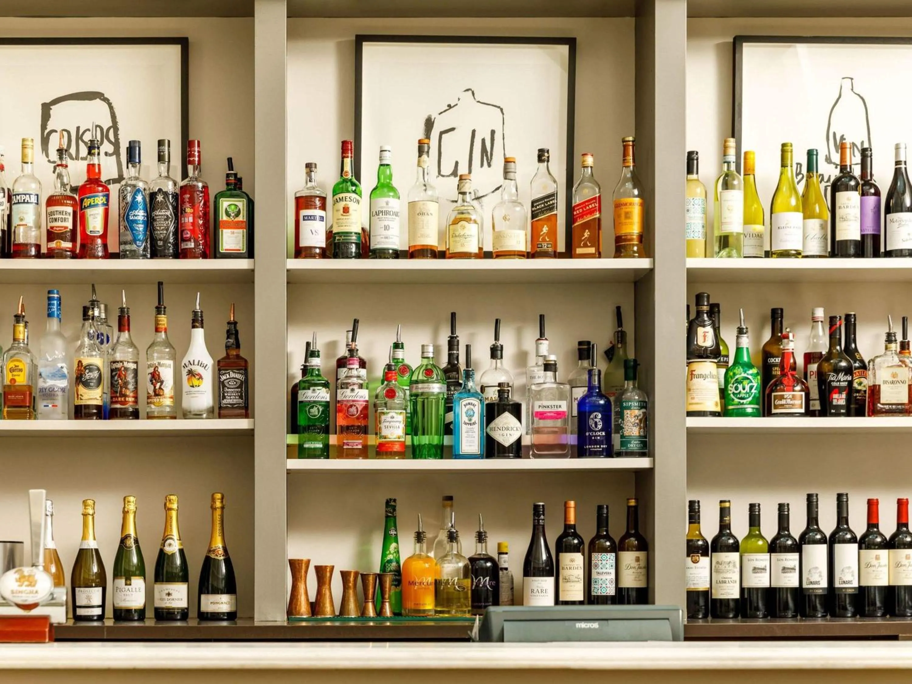 Lounge or bar in Mercure Bristol North The Grange Hotel