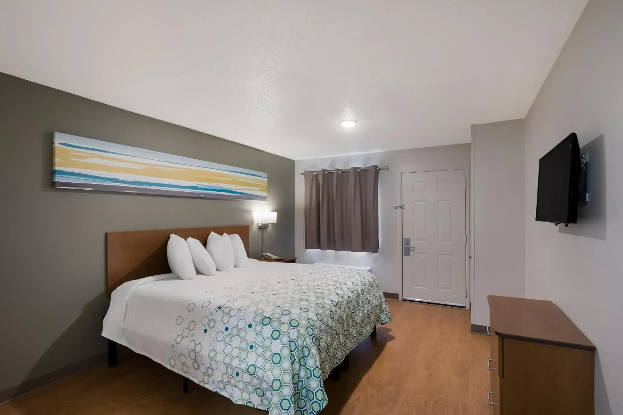 Studio King Room Non-Smoking in HomeTowne Studios by Red Roof Covington, GA Studio King Room Non-Smoking in HomeTowne Studios by Red Roof Covington, GA