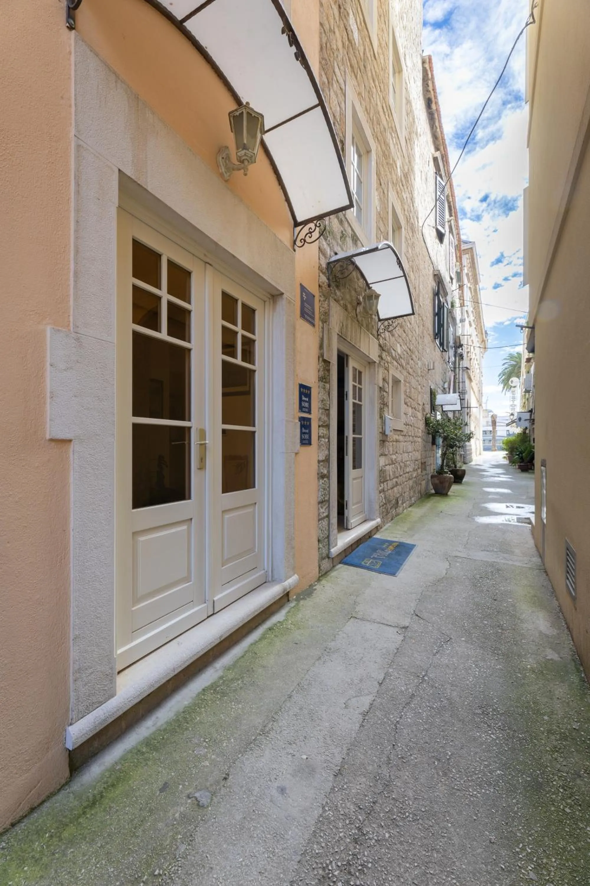 Property building in Villa Fontana