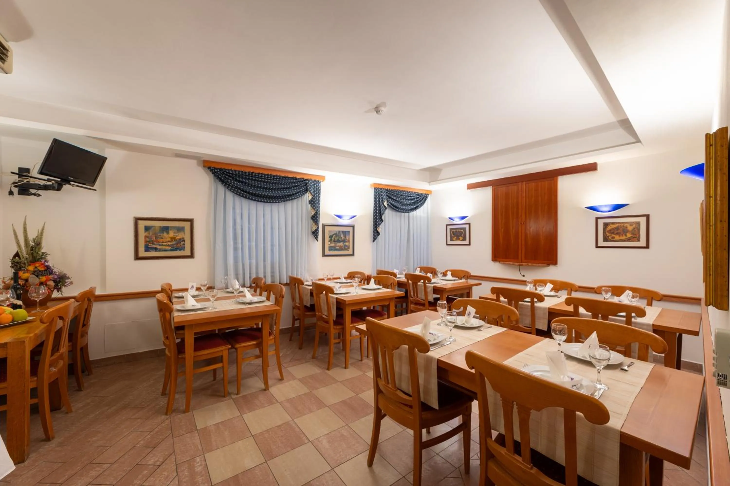 Restaurant/places to eat in Villa Fontana