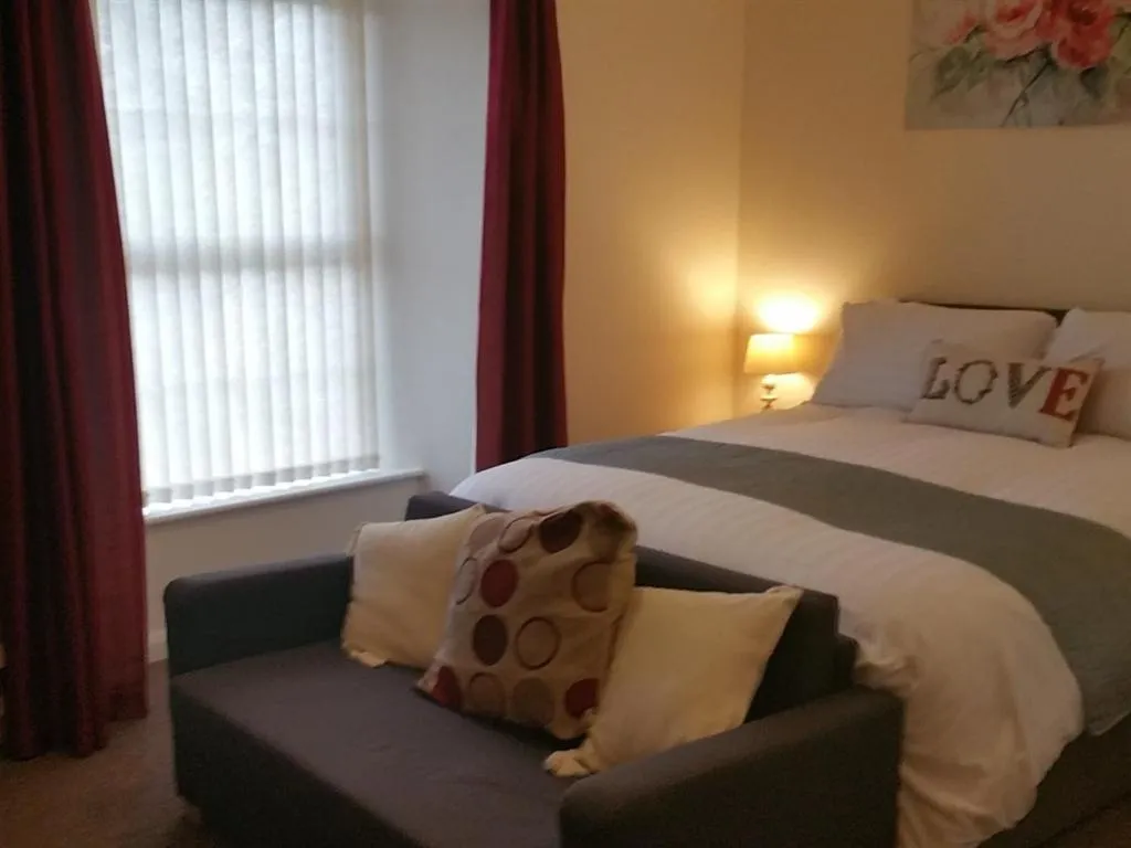 Bedroom, Bed in The Begelly Arms Hotel