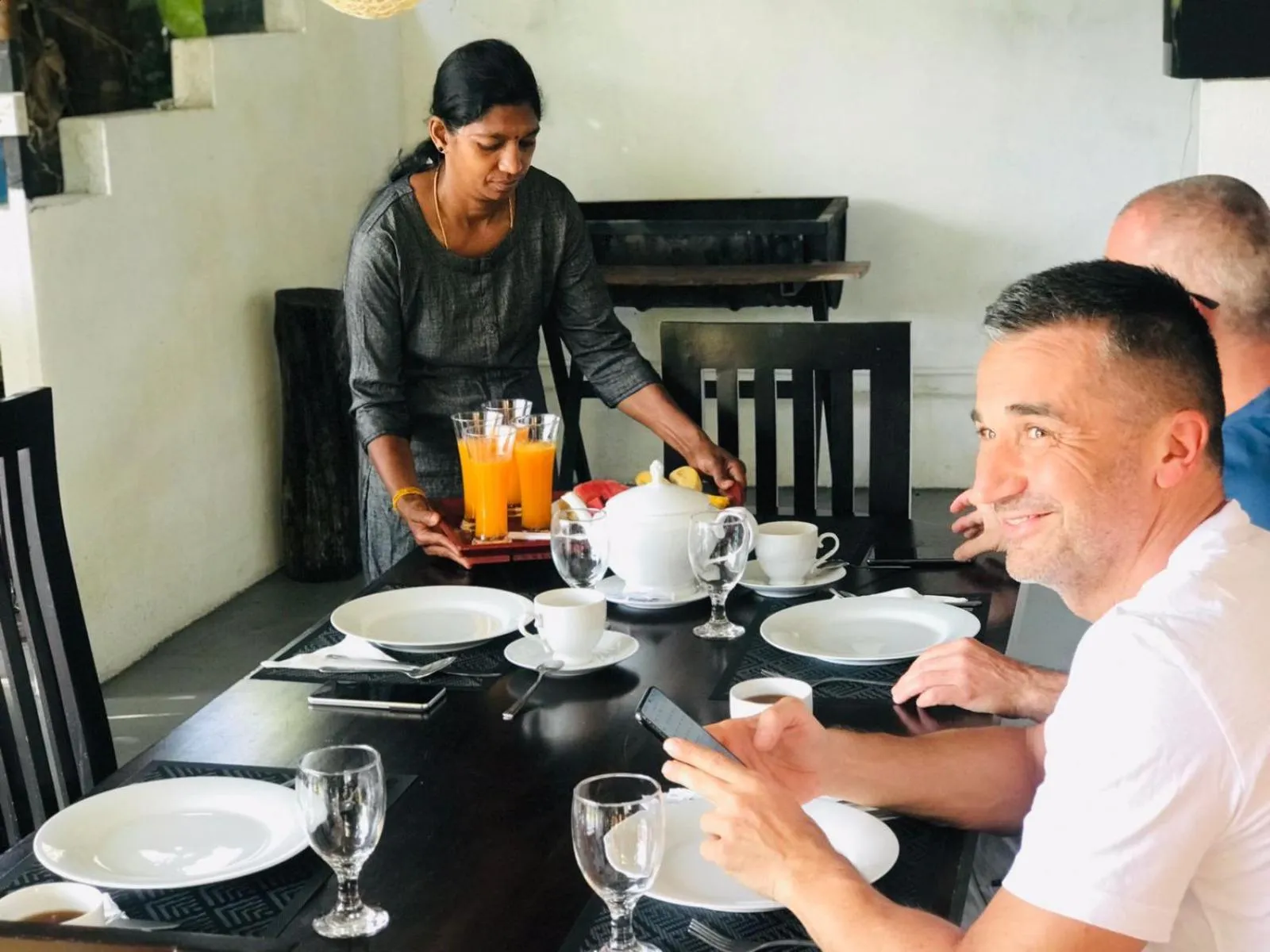 Restaurant/places to eat in Belmond Ella