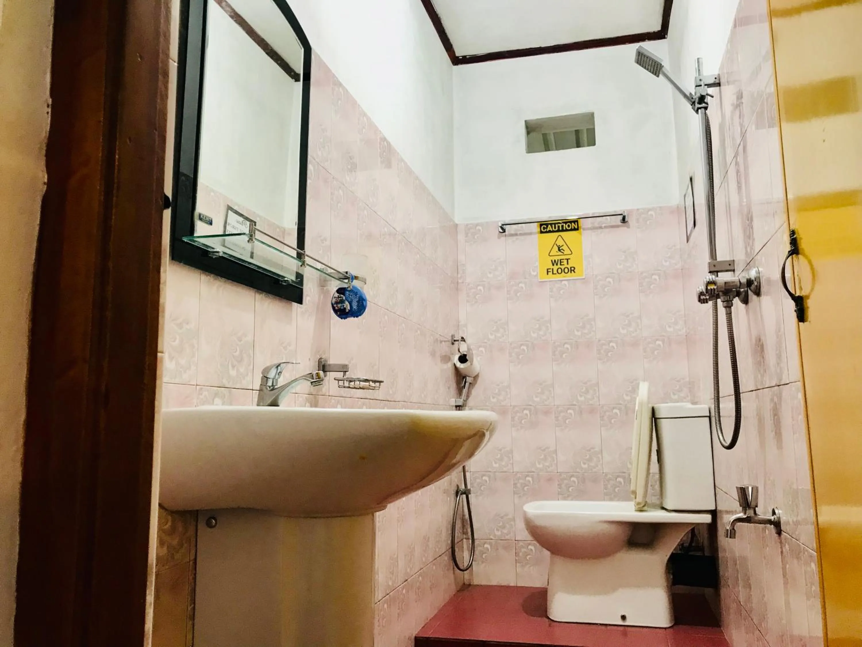 Shower in Belmond Ella