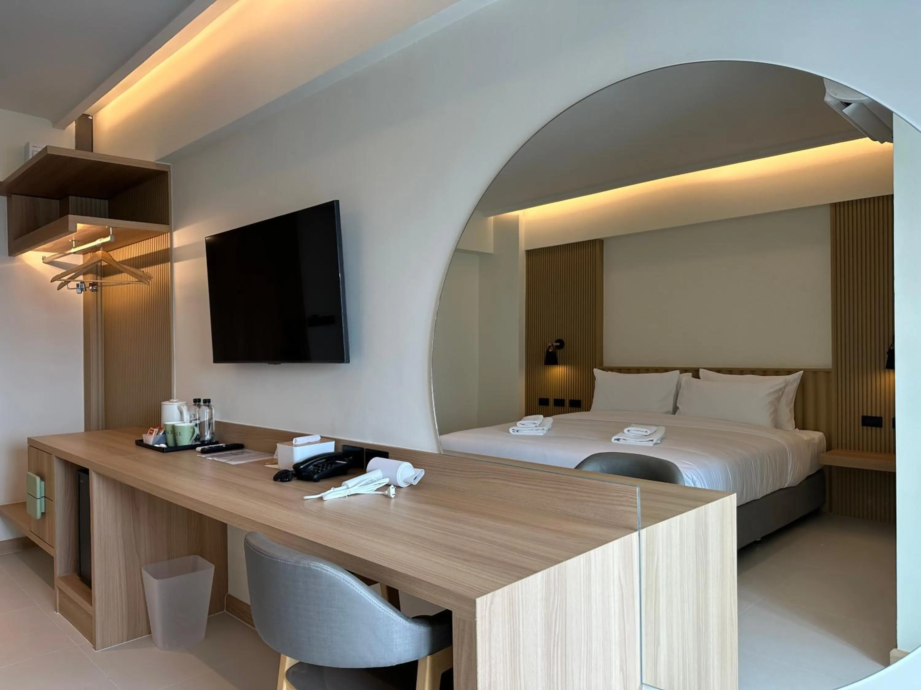 Photo of the whole room, Bed in Jace hotel