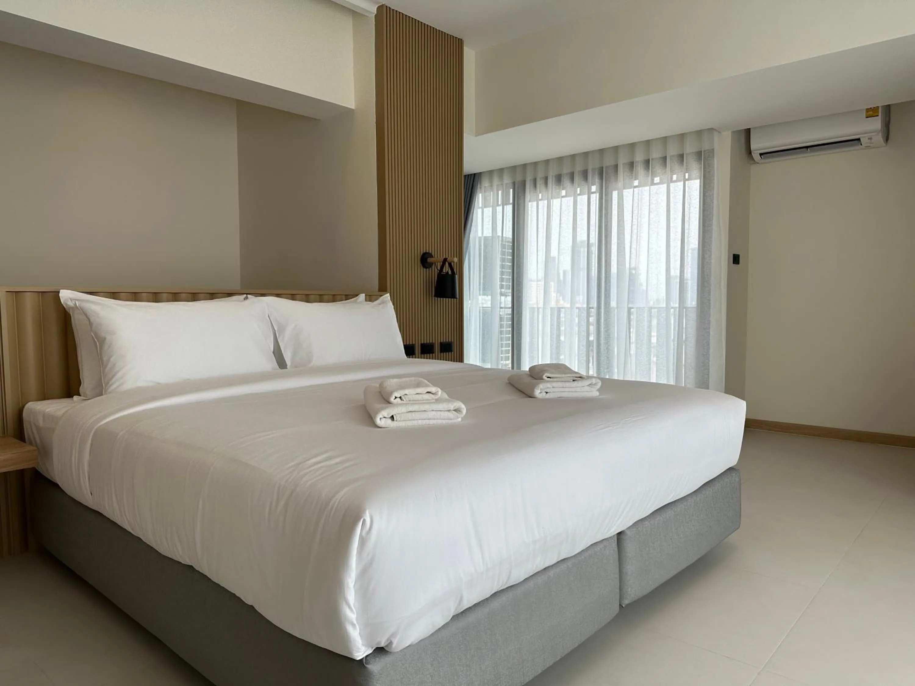 Photo of the whole room, Bed in Jace hotel