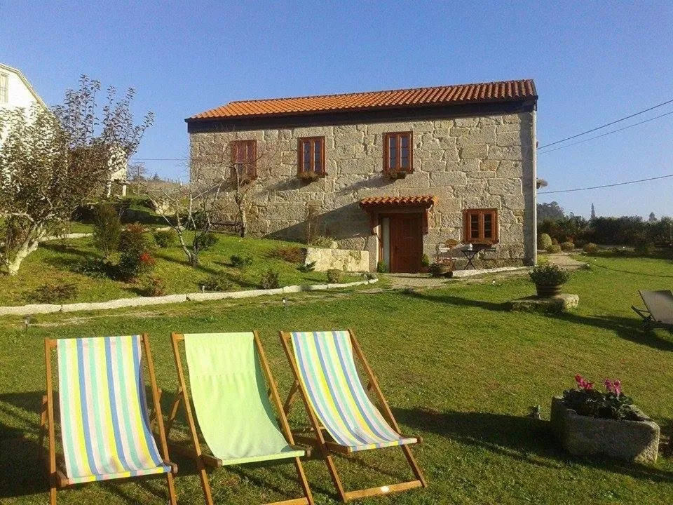 Garden in A Cantaruxa Maruxa Turismo Rural