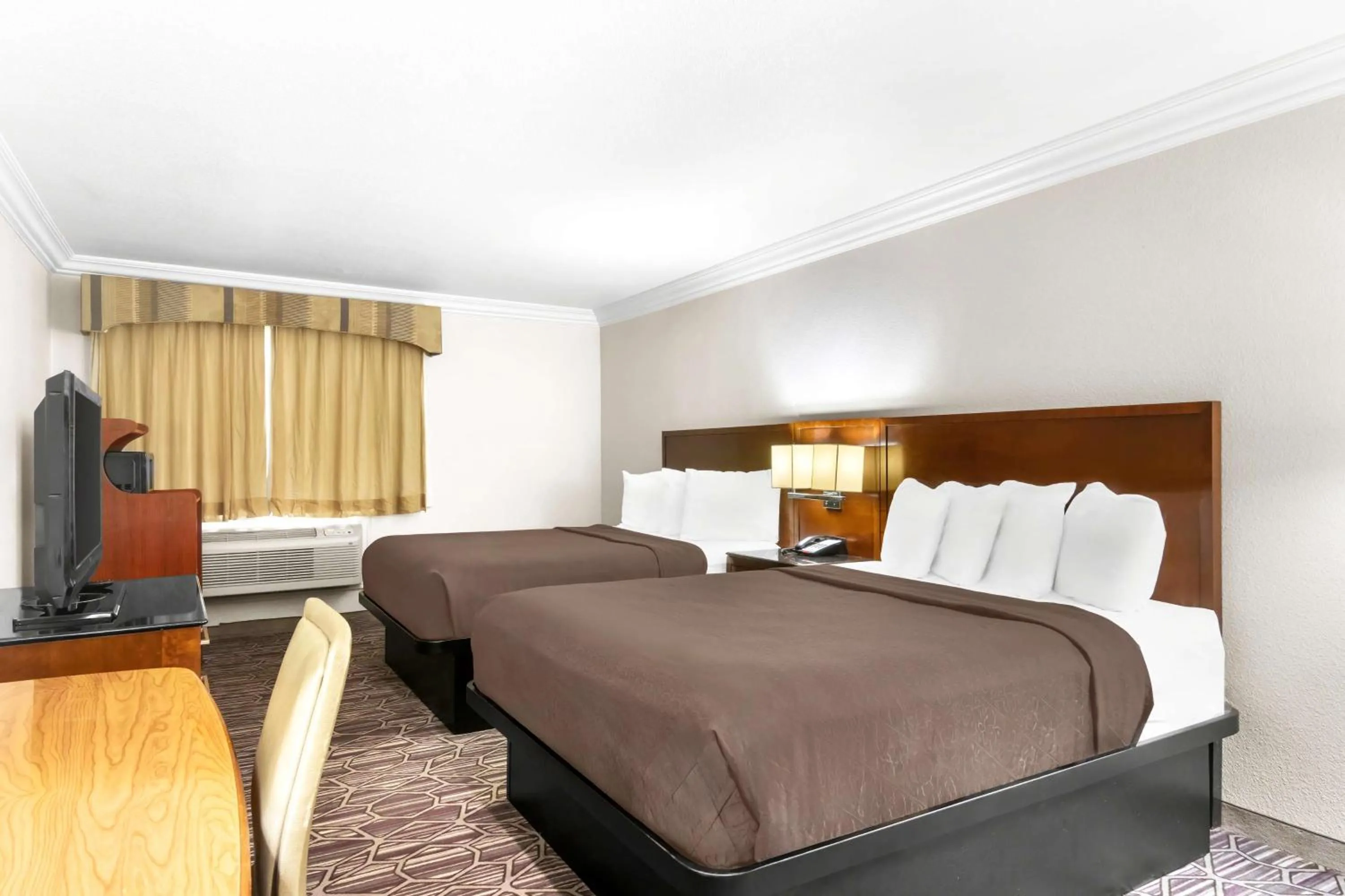 Bedroom, Bed in SureStay Plus by Best Western Fort Worth Benbrook