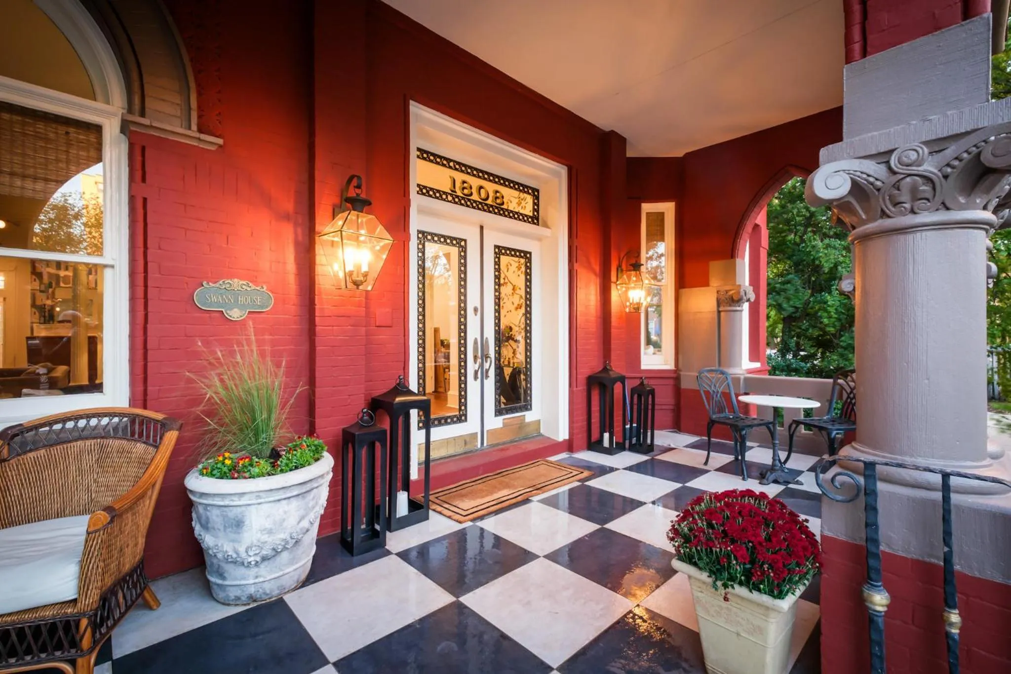 Facade/entrance in Swann House