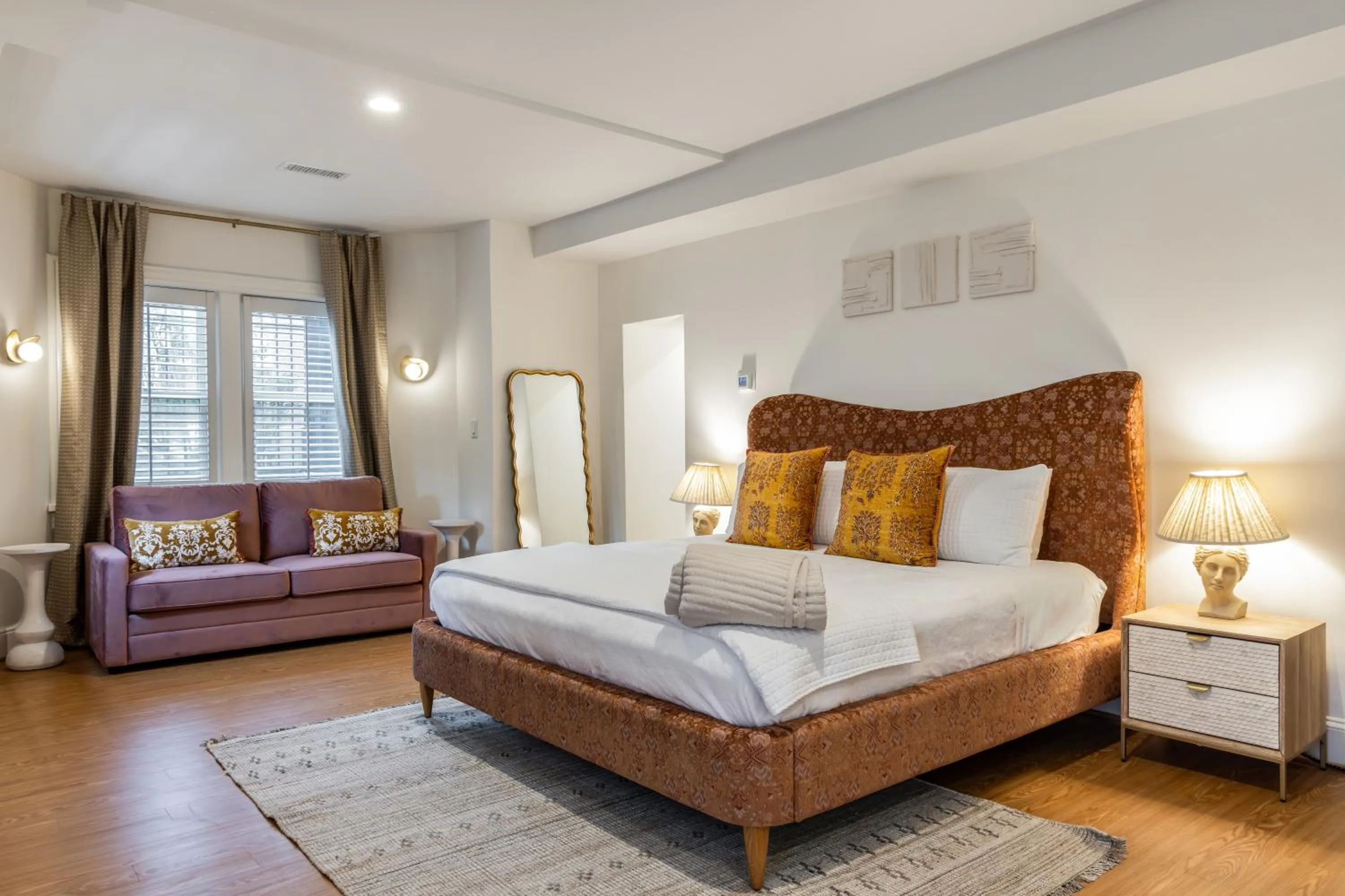 Bedroom, Bed in Swann House