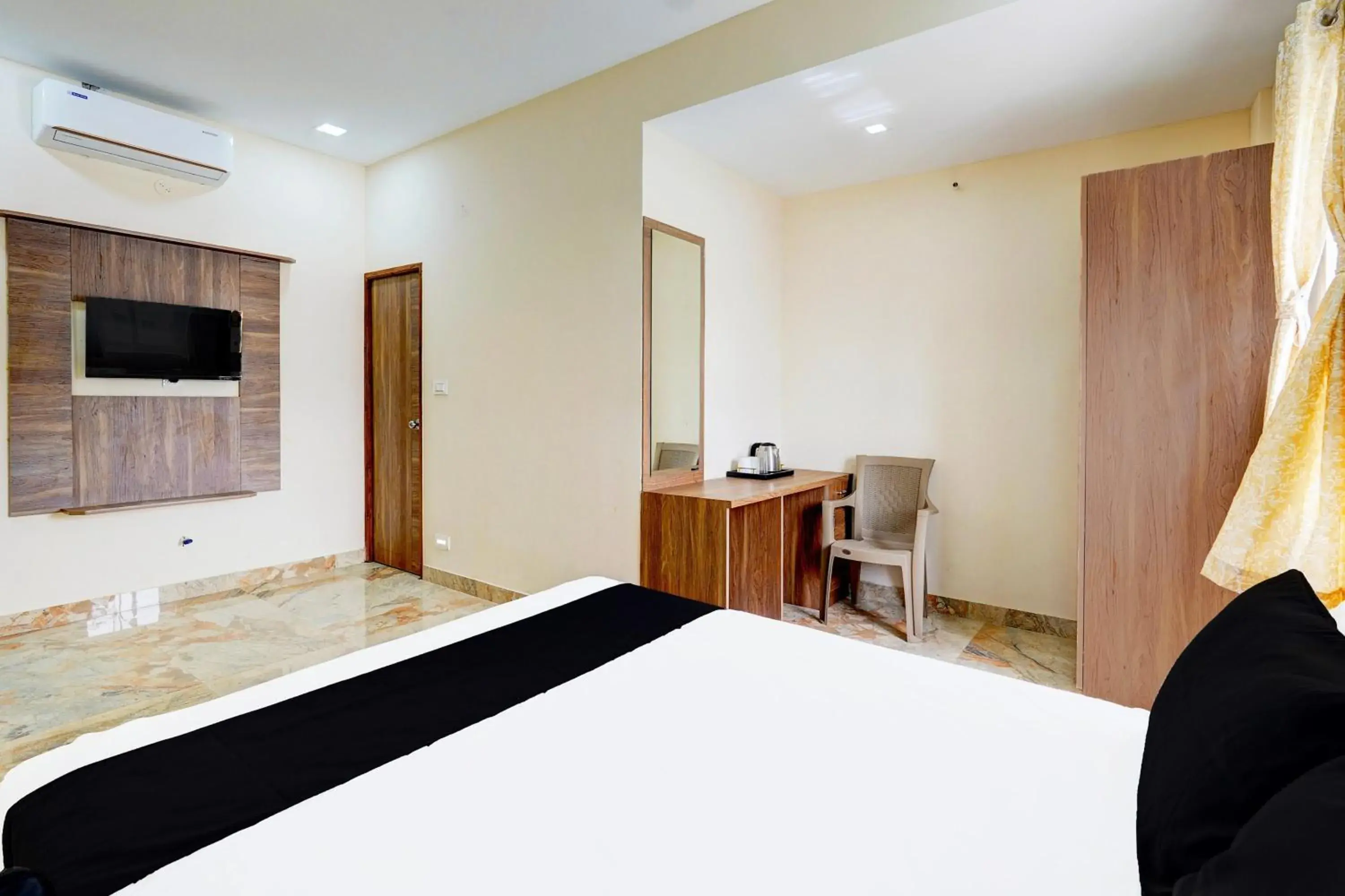 Bedroom, Bed in Super Hotel O Sriperambadhur formerly Radha Residency Bedroom, Bed in Super Hotel O Sriperambadhur formerly Radha Residency