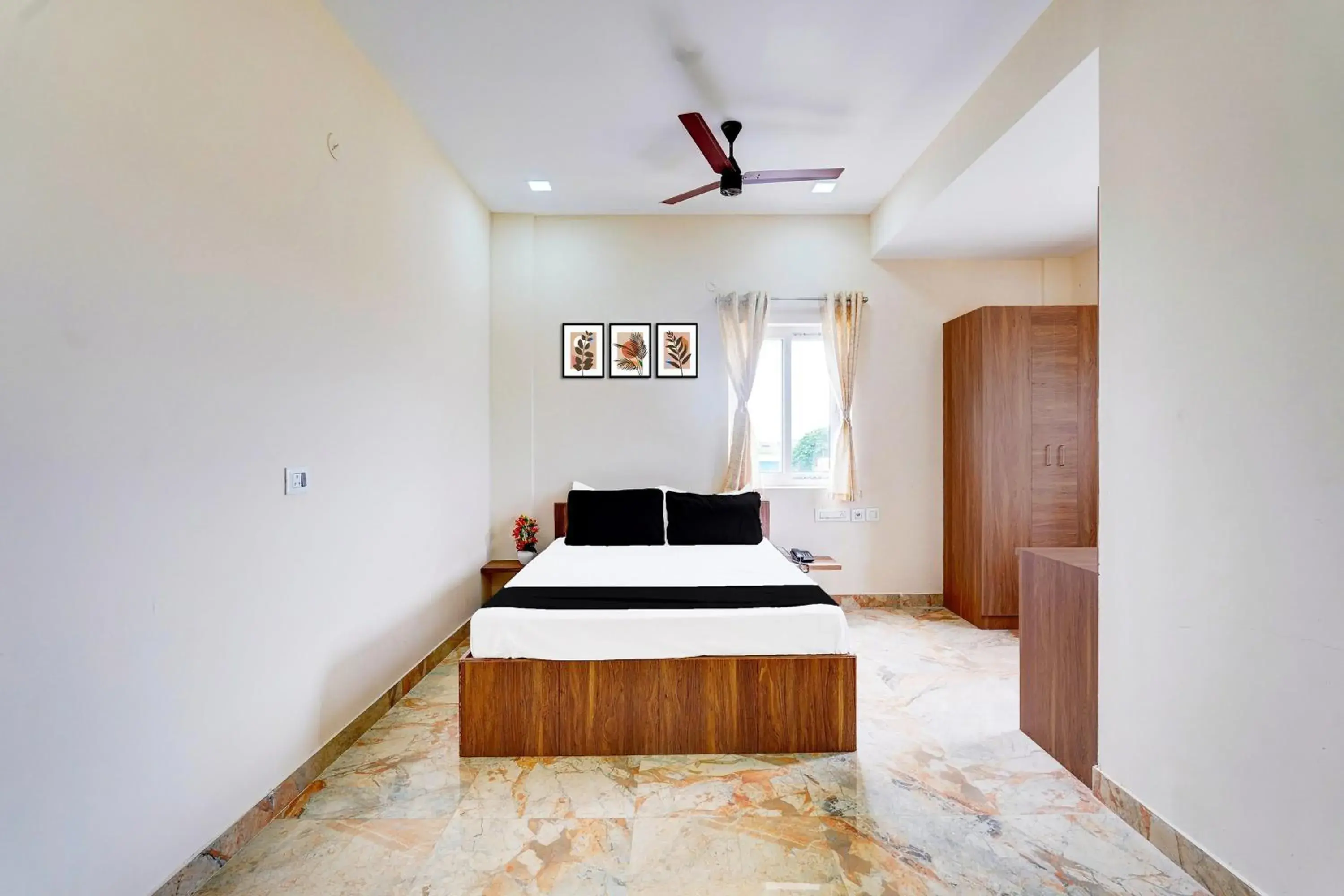 Bedroom, Bed in Super Hotel O Sriperambadhur formerly Radha Residency Bedroom, Bed in Super Hotel O Sriperambadhur formerly Radha Residency