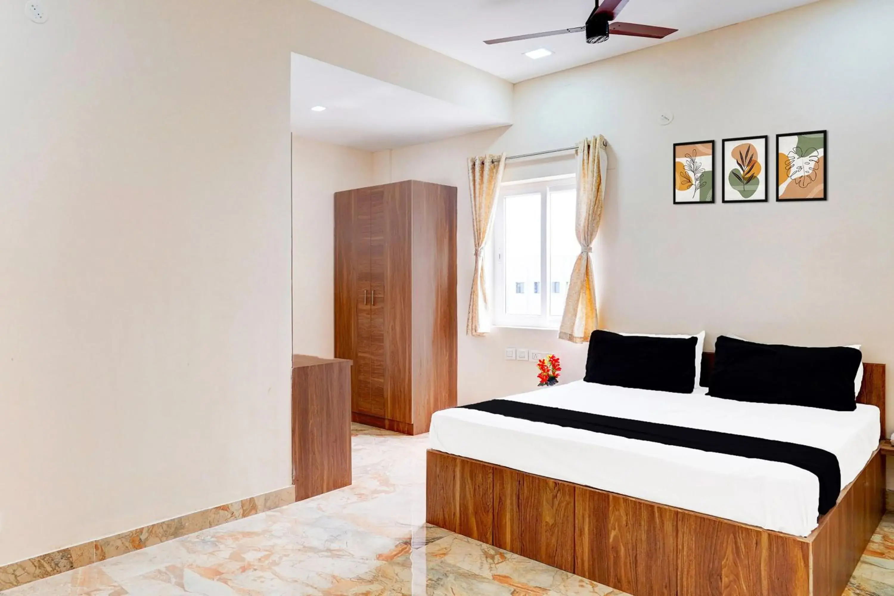 Standard Double Room - single occupancy in Super Hotel O Sriperambadhur formerly Radha Residency Standard Double Room - single occupancy in Super Hotel O Sriperambadhur formerly Radha Residency