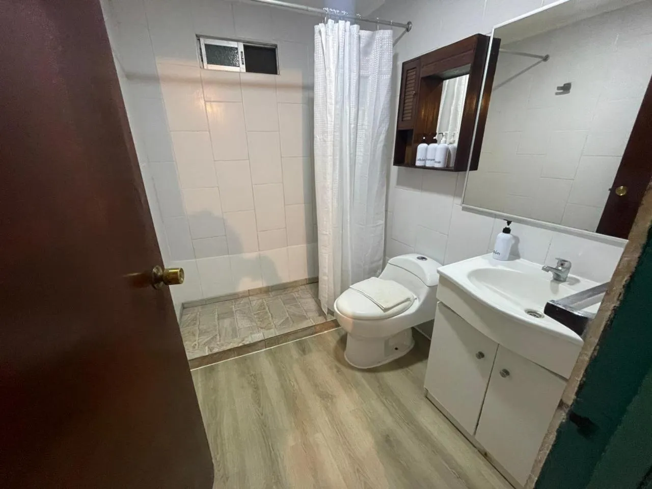 Hotel Hotu Matua by EI