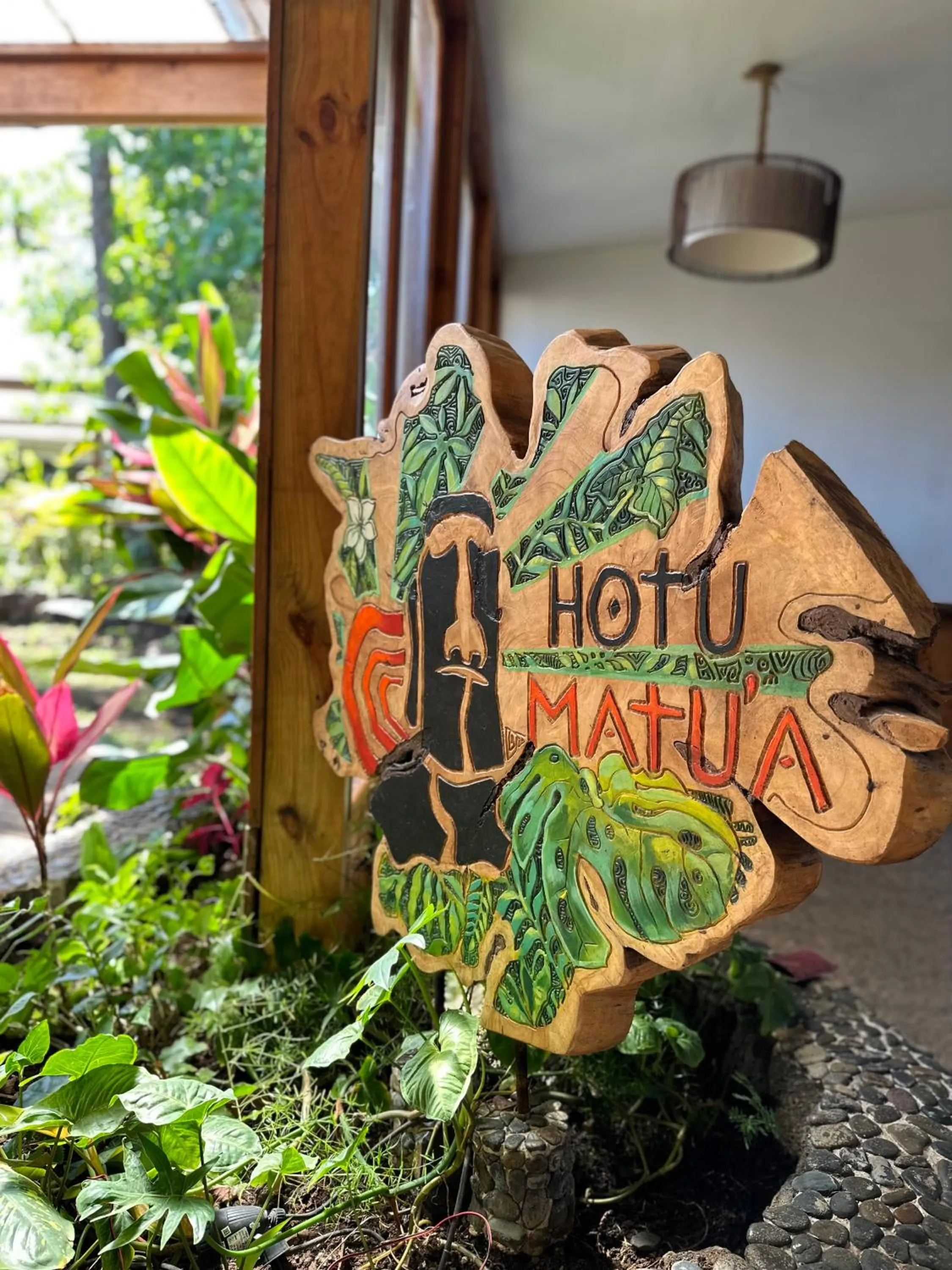 Logo/Certificate/Sign in Hotel Hotu Matua by EI