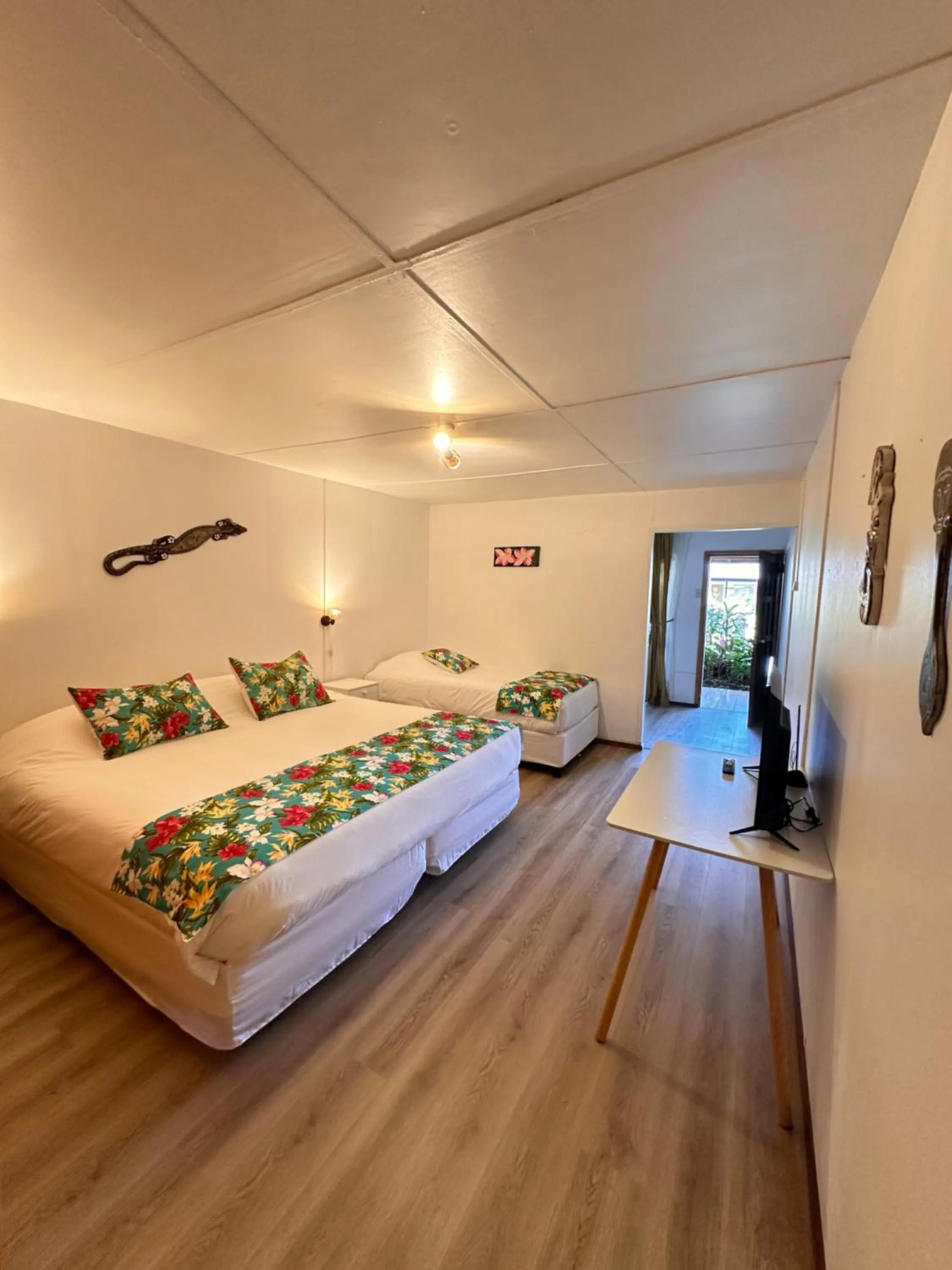 Bedroom, Bed in Hotel Hotu Matua by EI