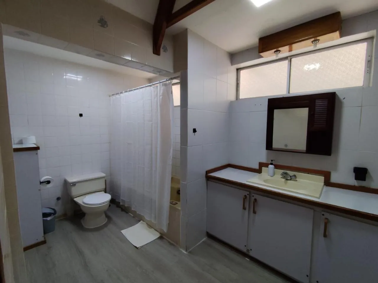 Hotel Hotu Matua by EI