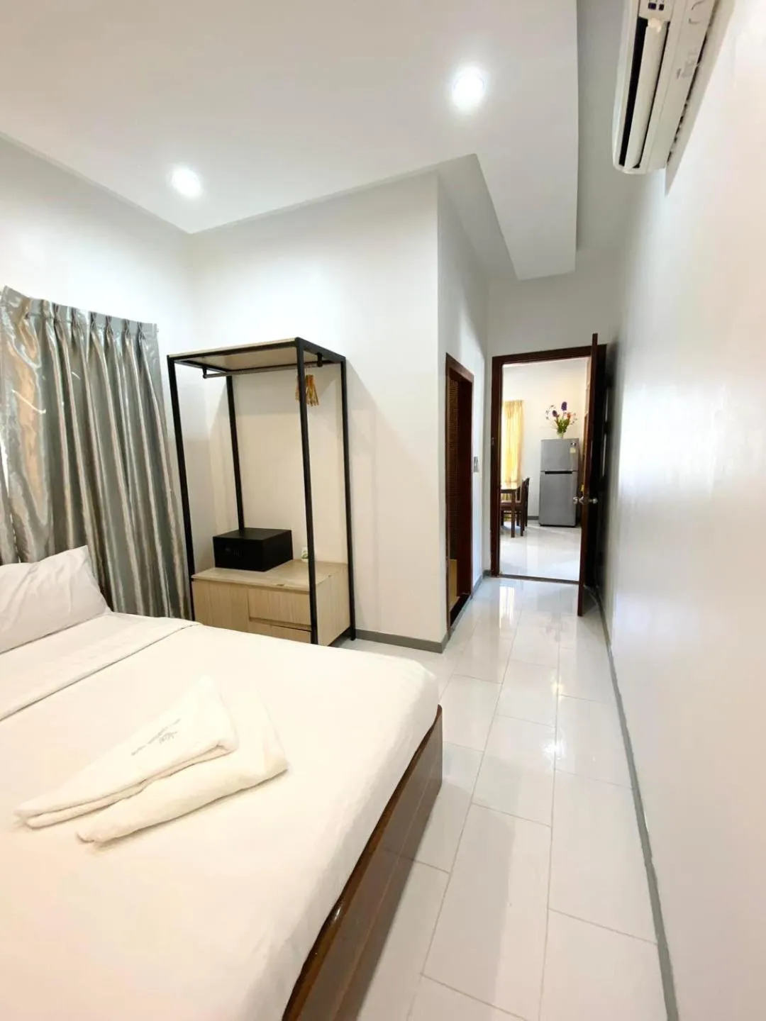 White Residence Hotel & Apartment