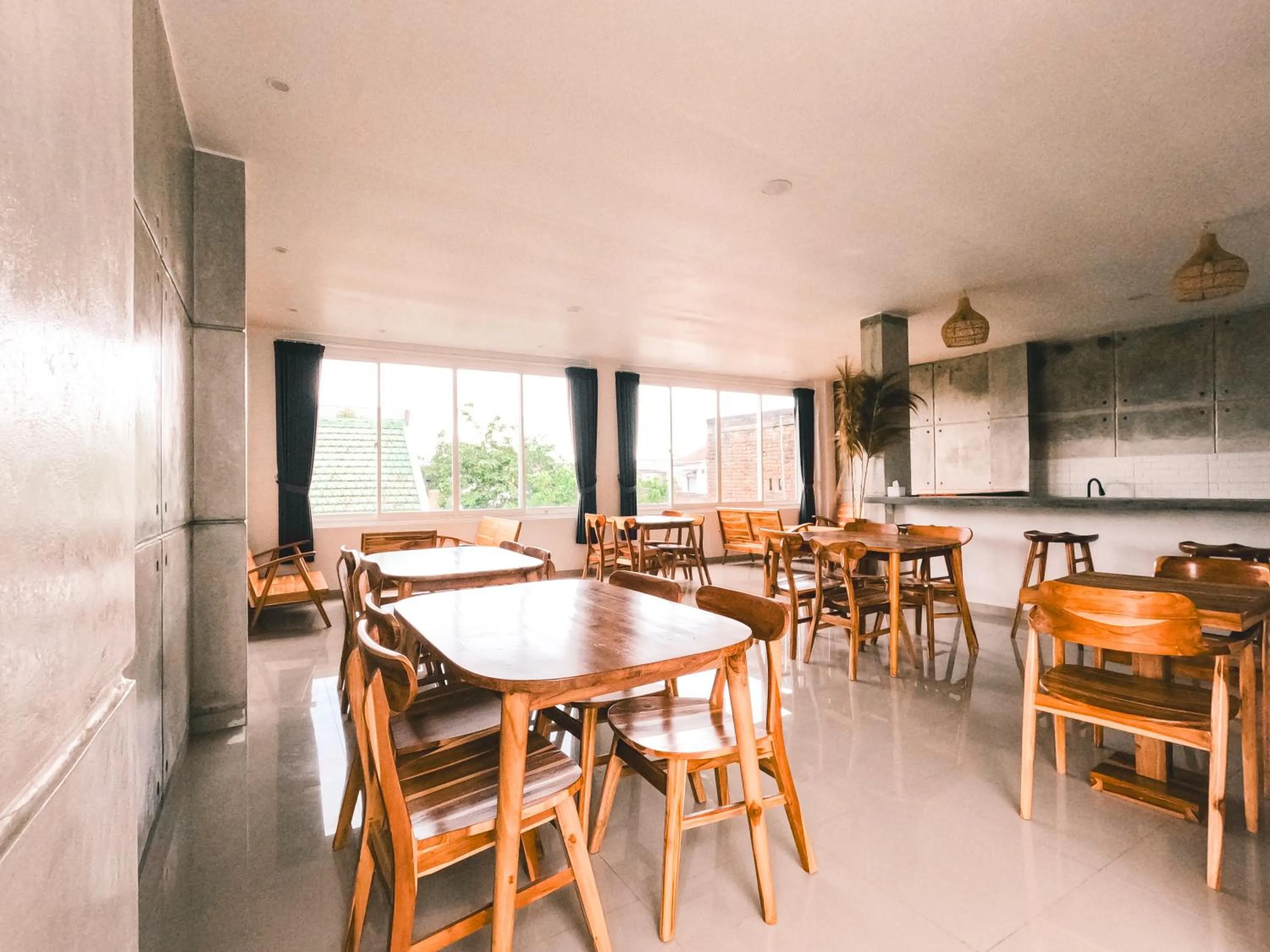 Restaurant/places to eat in Zavana rooms & Restaurant