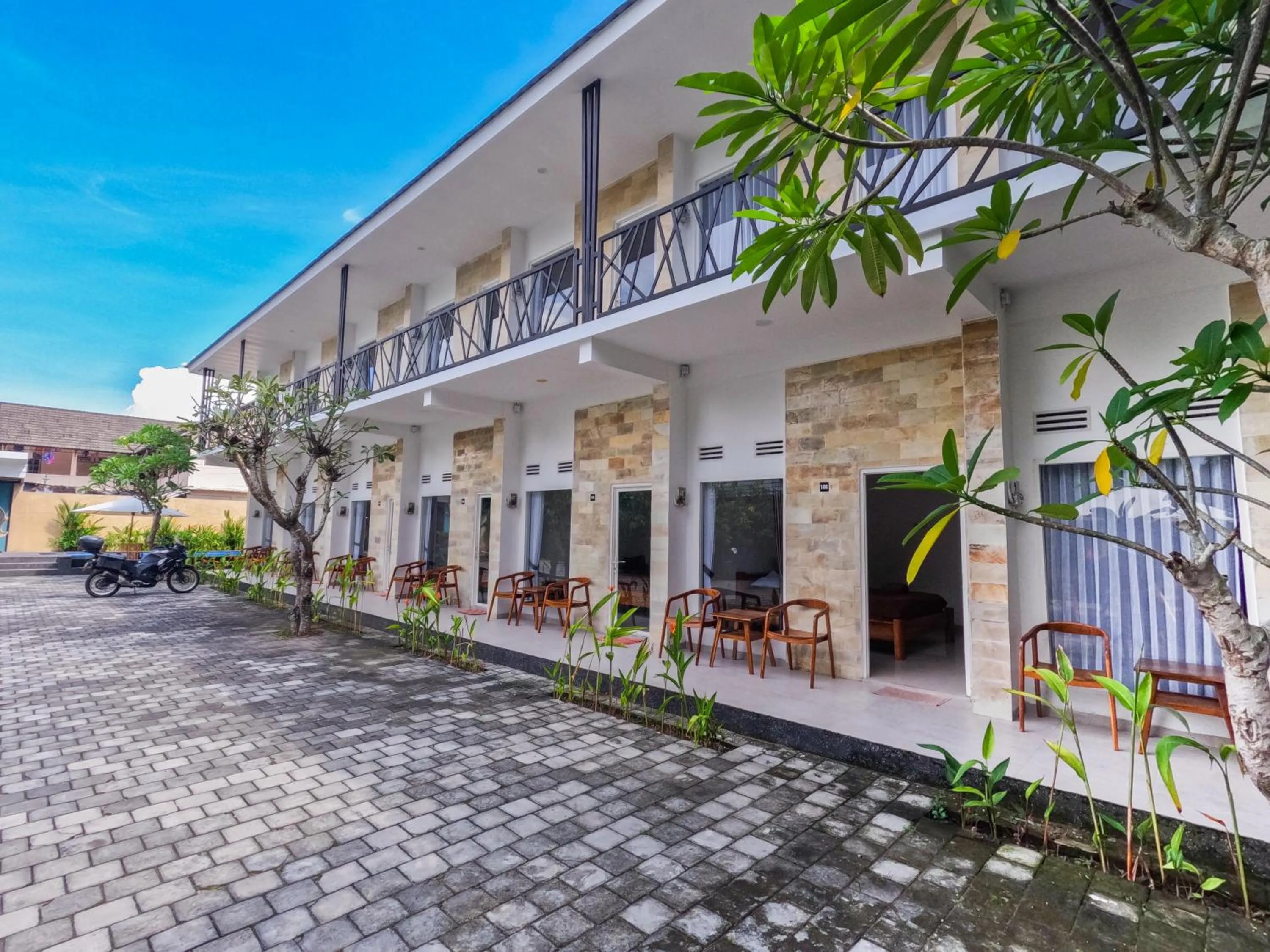 Property building in Zavana rooms & Restaurant